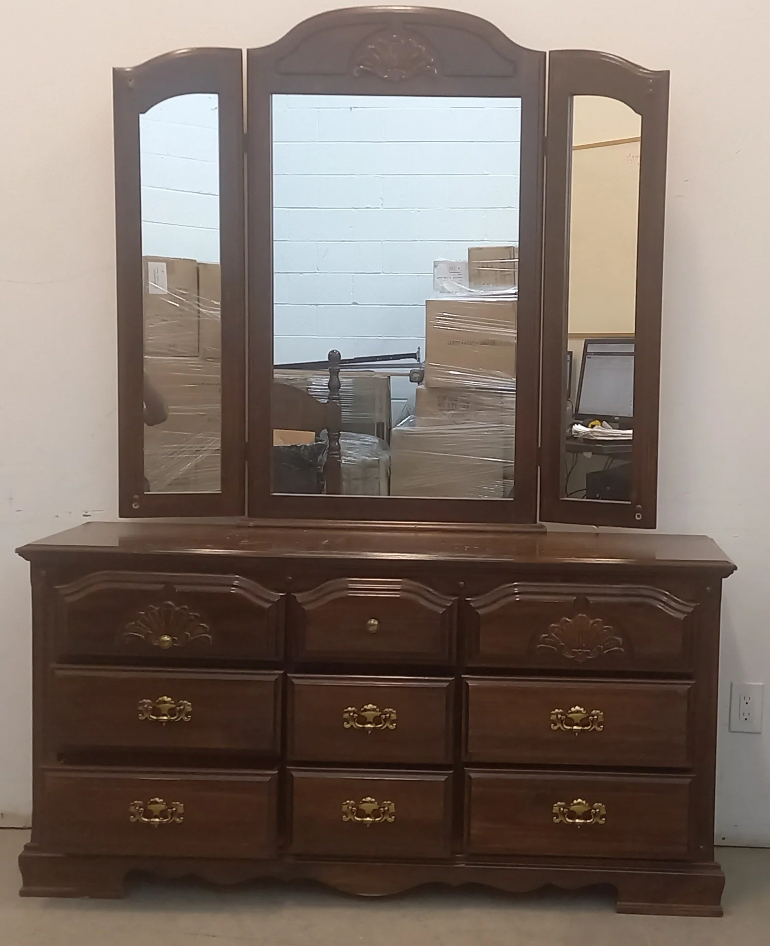 12 Drawer Dresser with Foldable Mirror