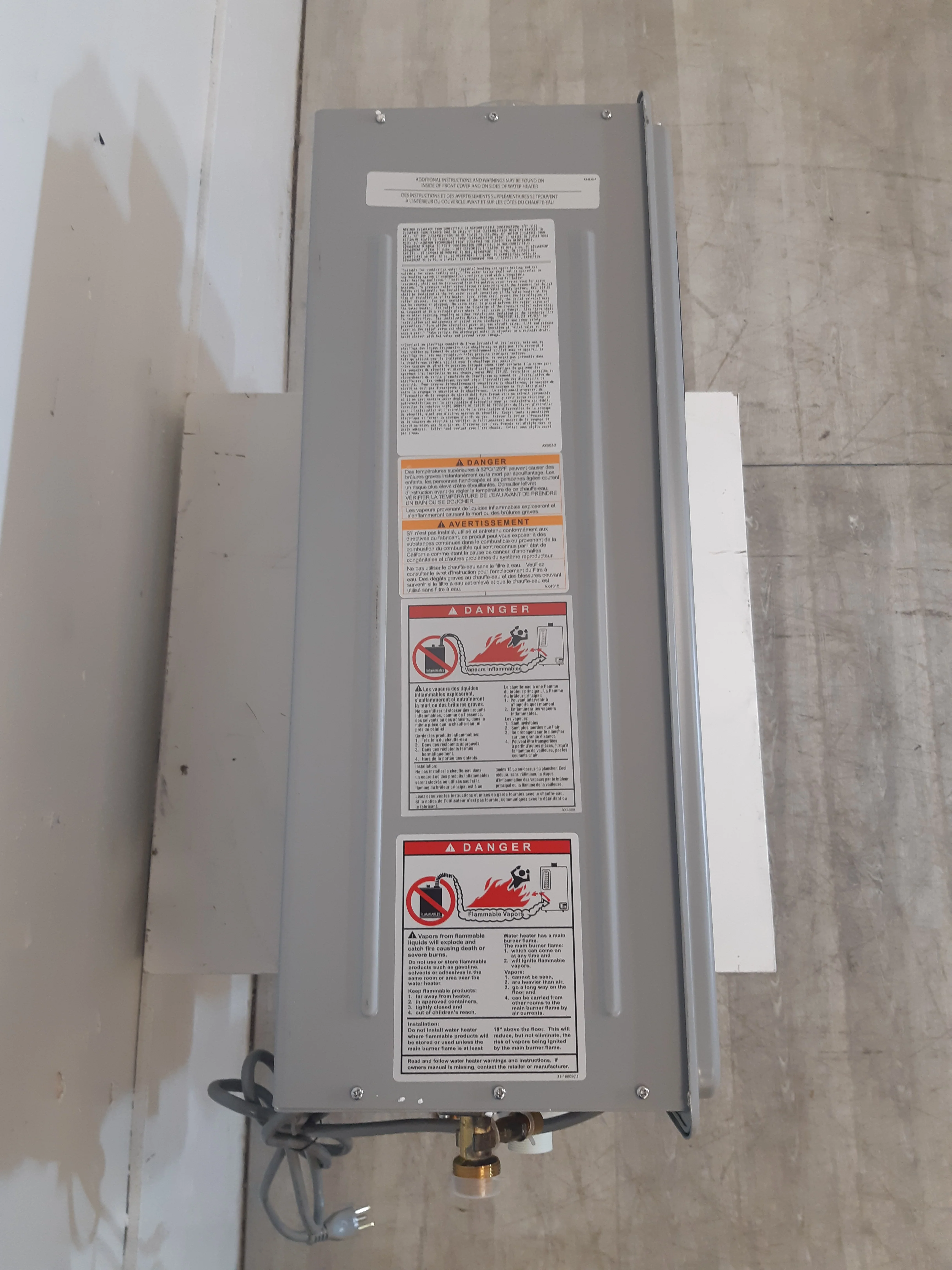 180,000 BTU Rheem Gas Water Heater - Image 2