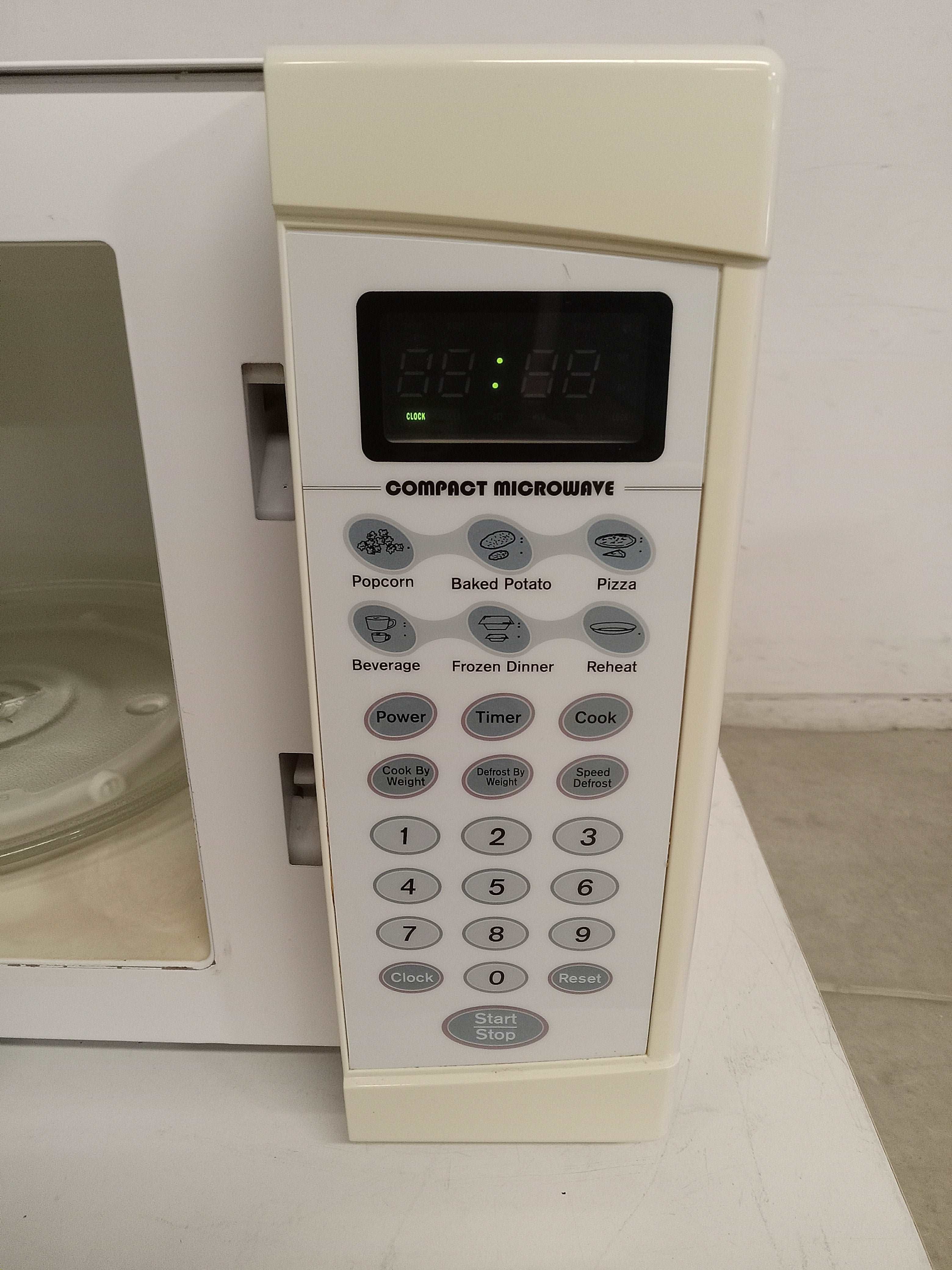 18"W Magnasonic Microwave Oven - Image 3