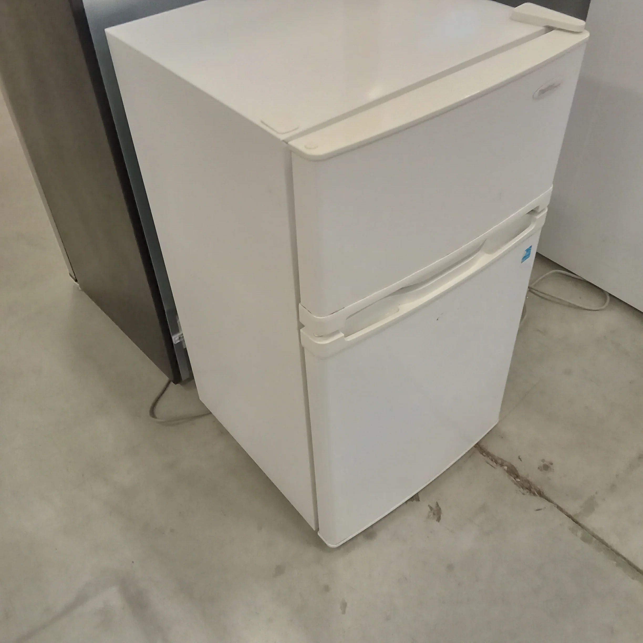 19"W Mini Fridge Freezer in White - Image 3