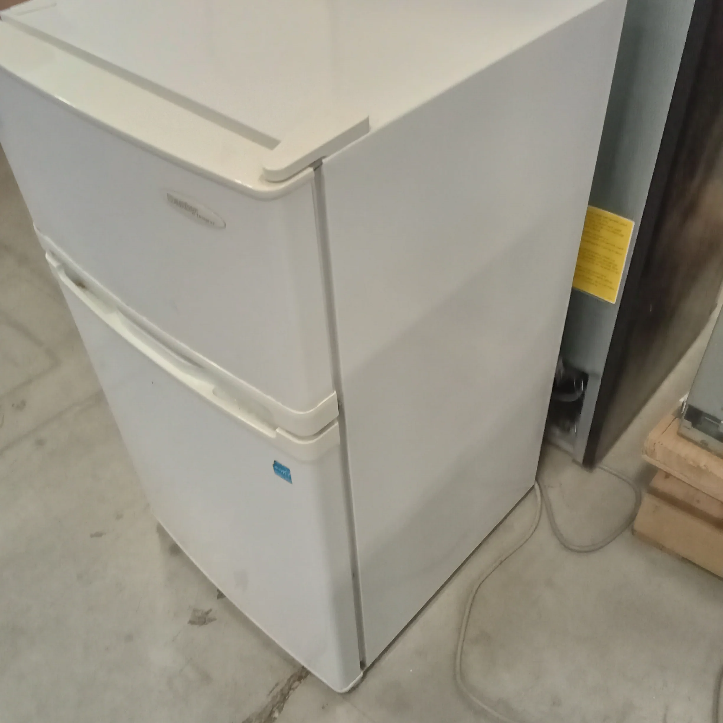 19"W Mini Fridge Freezer in White - Image 4