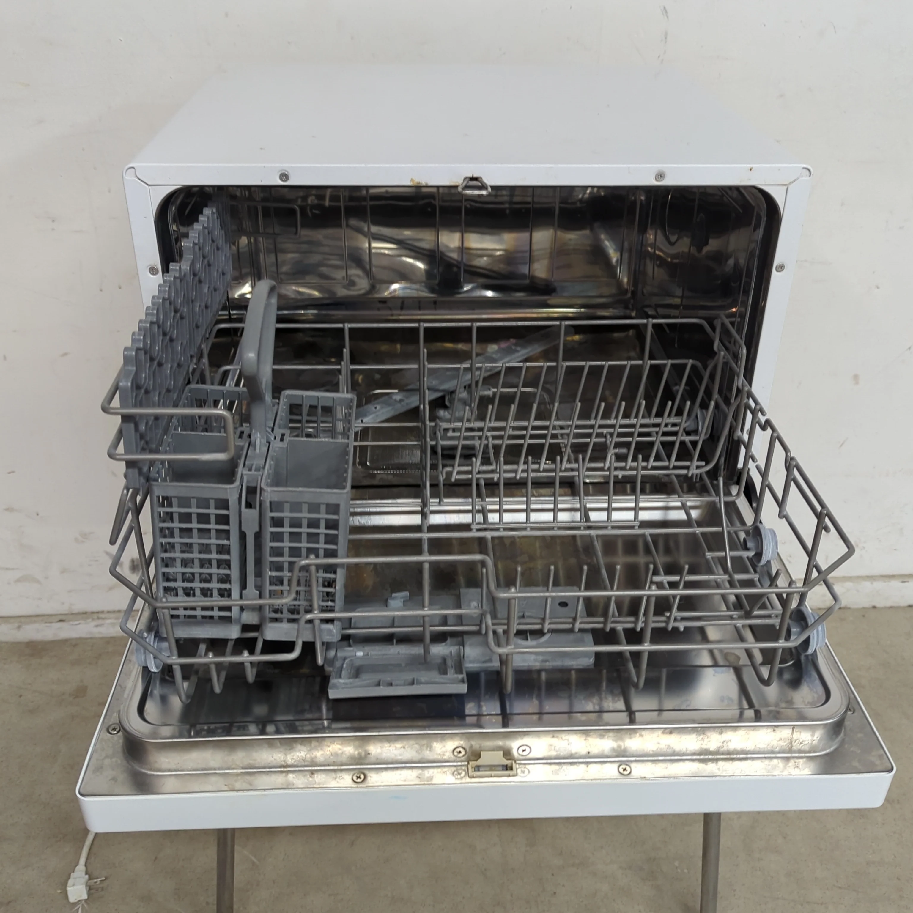 22"W Danby Countertop Mini-Dishwasher - Image 2