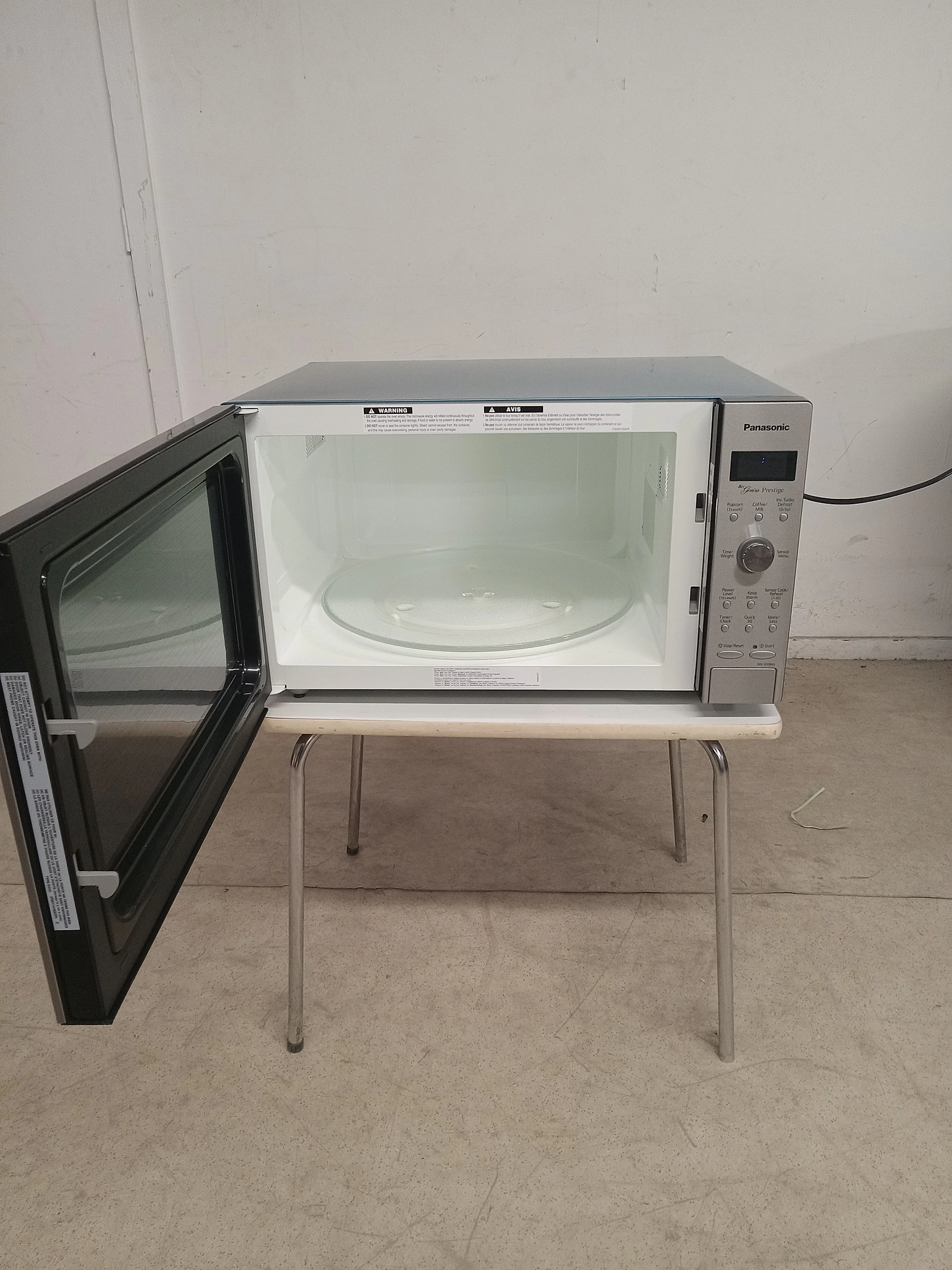 23" Panasonic Microwave Oven - Image 2