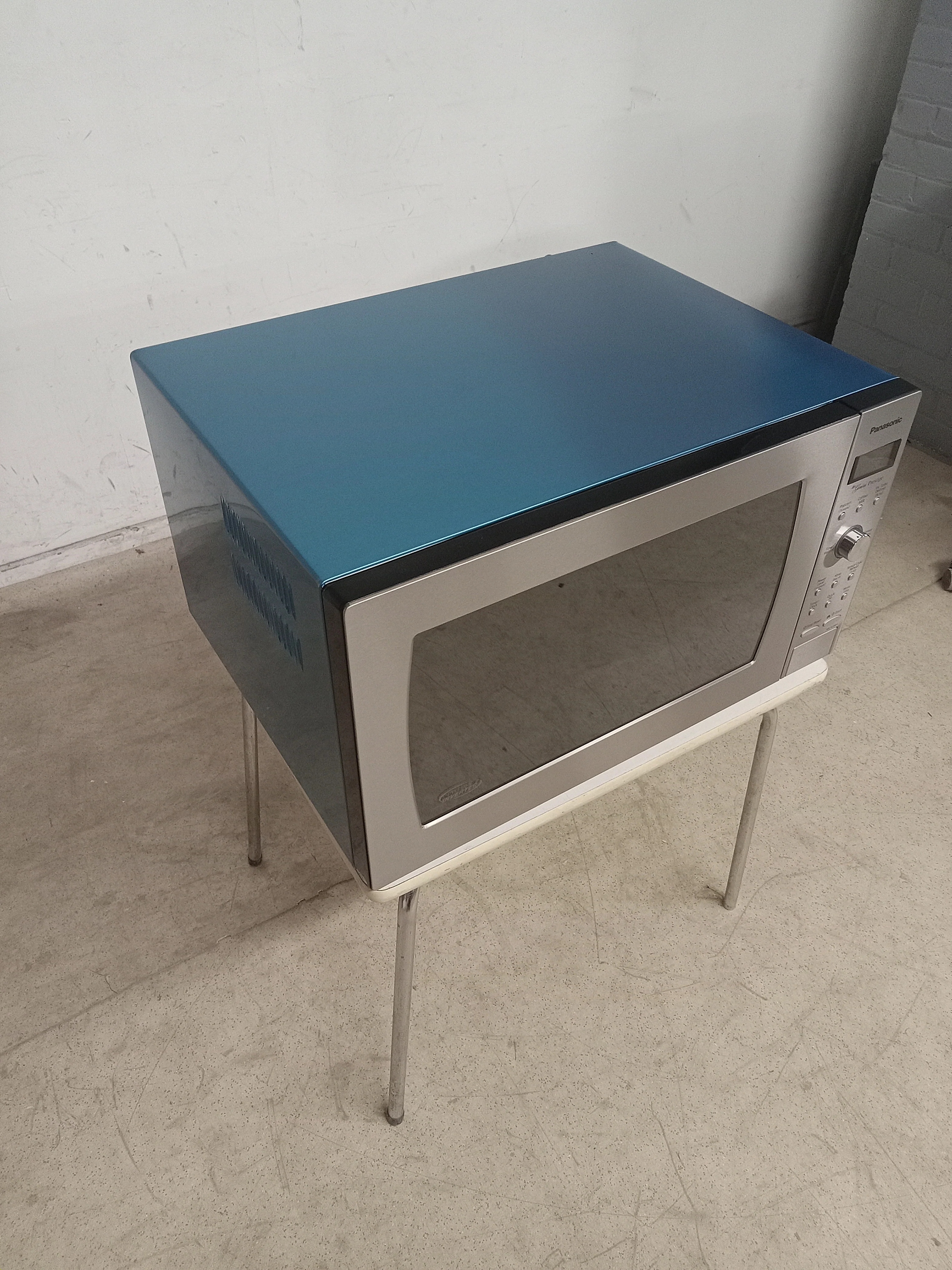 23" Panasonic Microwave Oven - Image 5