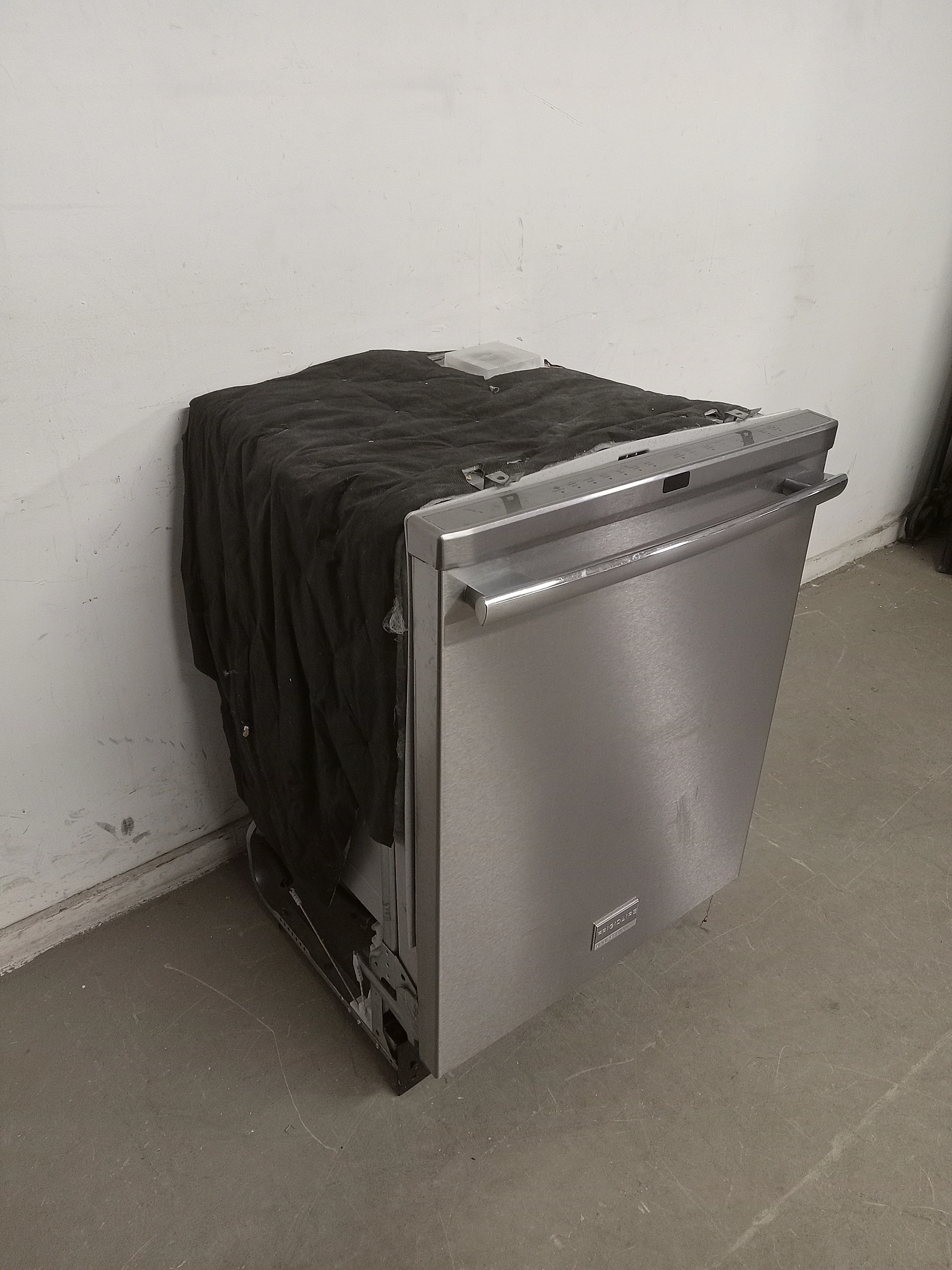 23"W Frigidaire Stainless Steel Dishwasher - Image 6