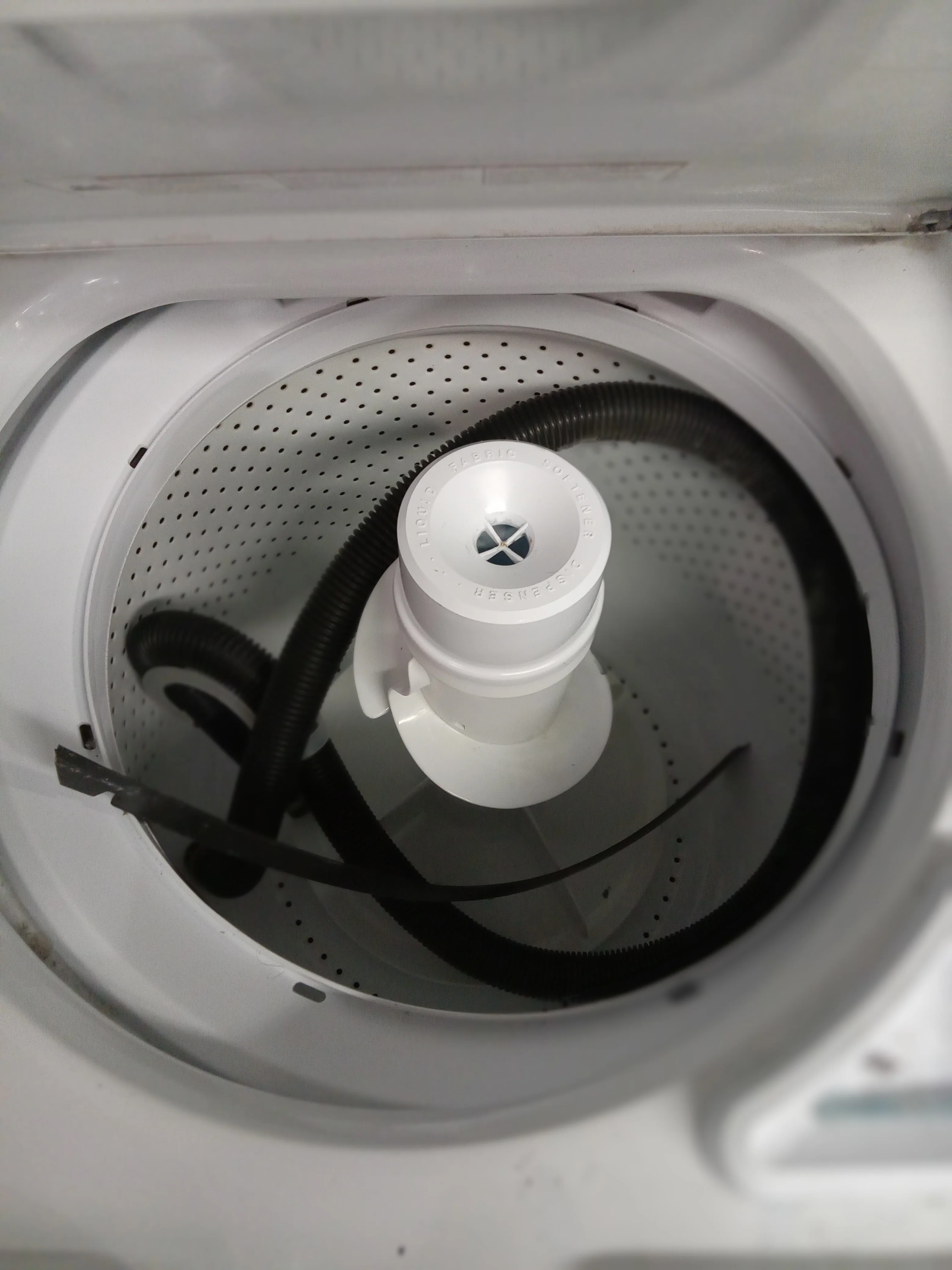 27.5" W Whirlpool Washer and Dryer Combo - Image 3