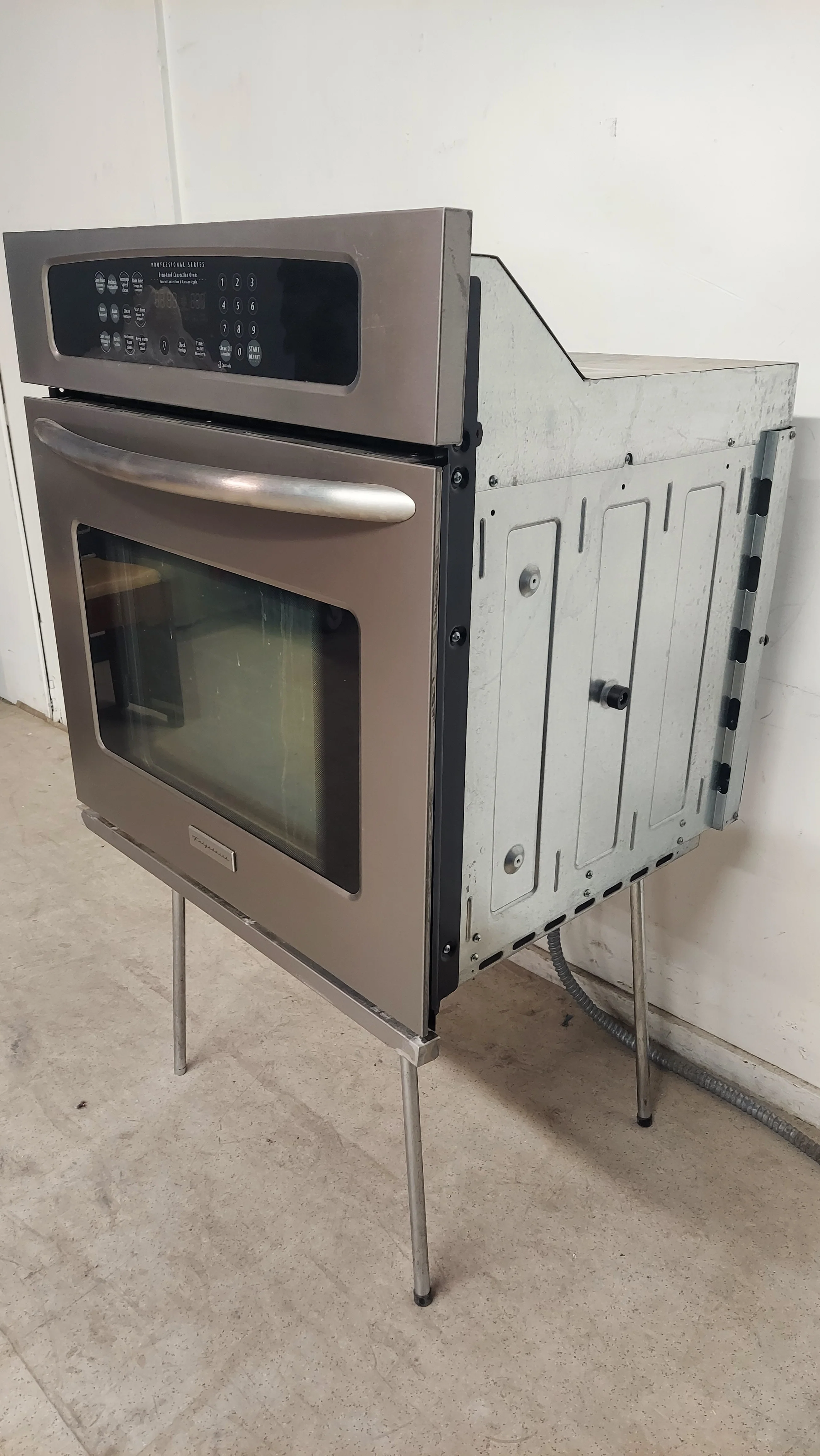 28.5" Frigidaire Wall Oven Professional Series - Image 4