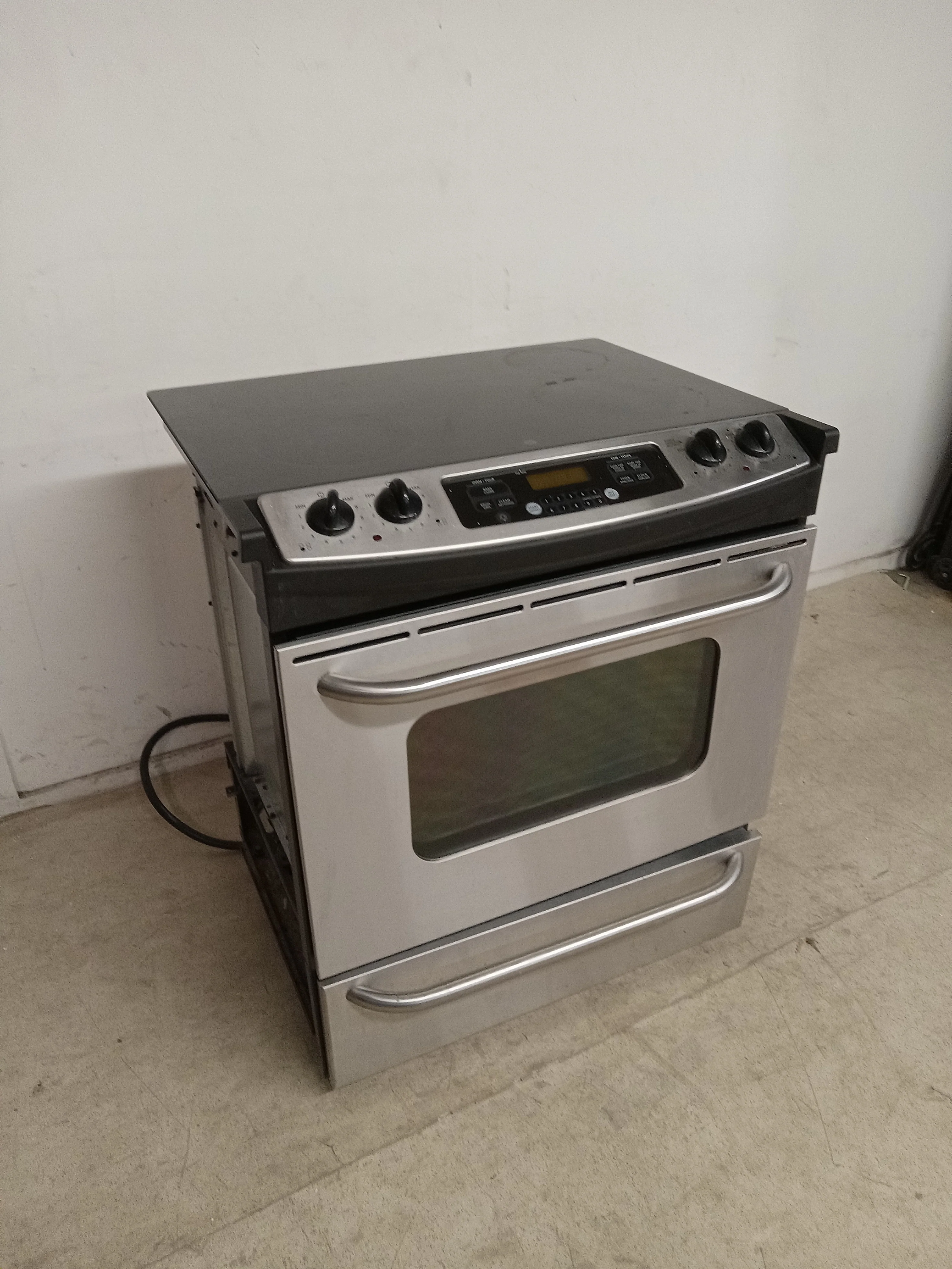 29.75"W General Electric Range Oven - Image 5