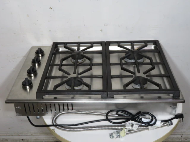 30" Wolf Stainless Steel Gas Cooktop - Image 2