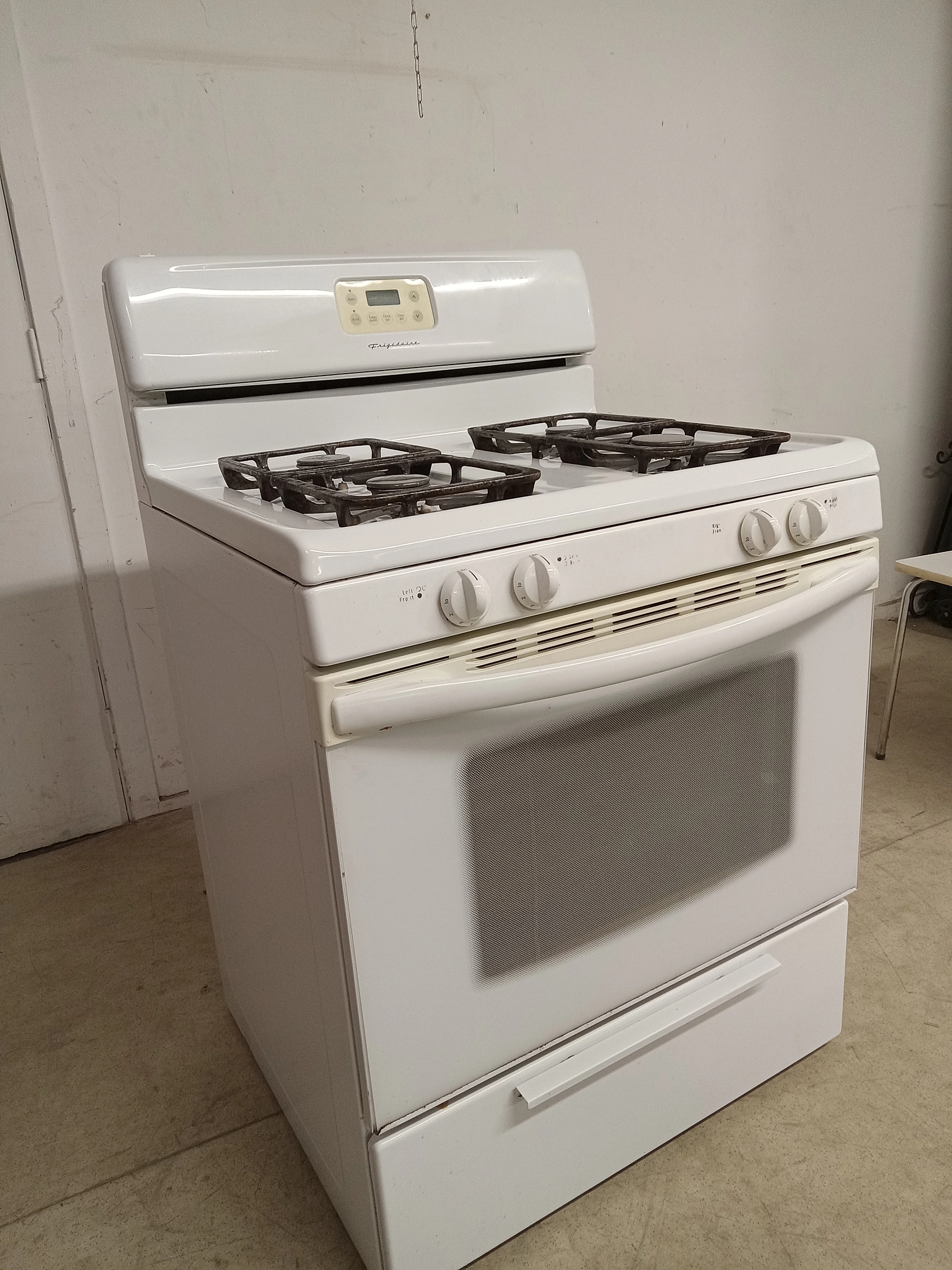 30"W Frigidaire Gas Stove - Image 2