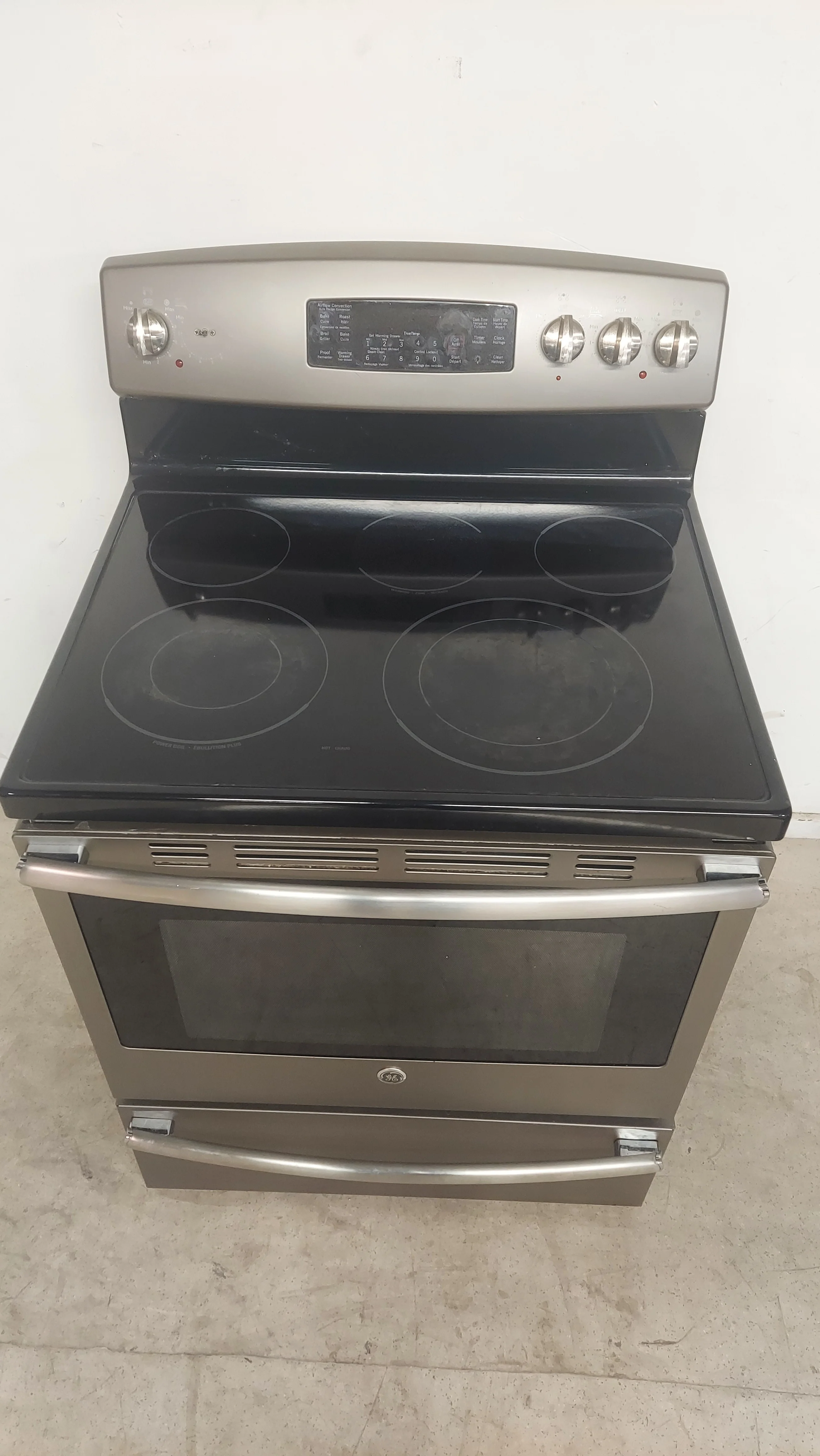 30"W GE Electric Stove - Image 3