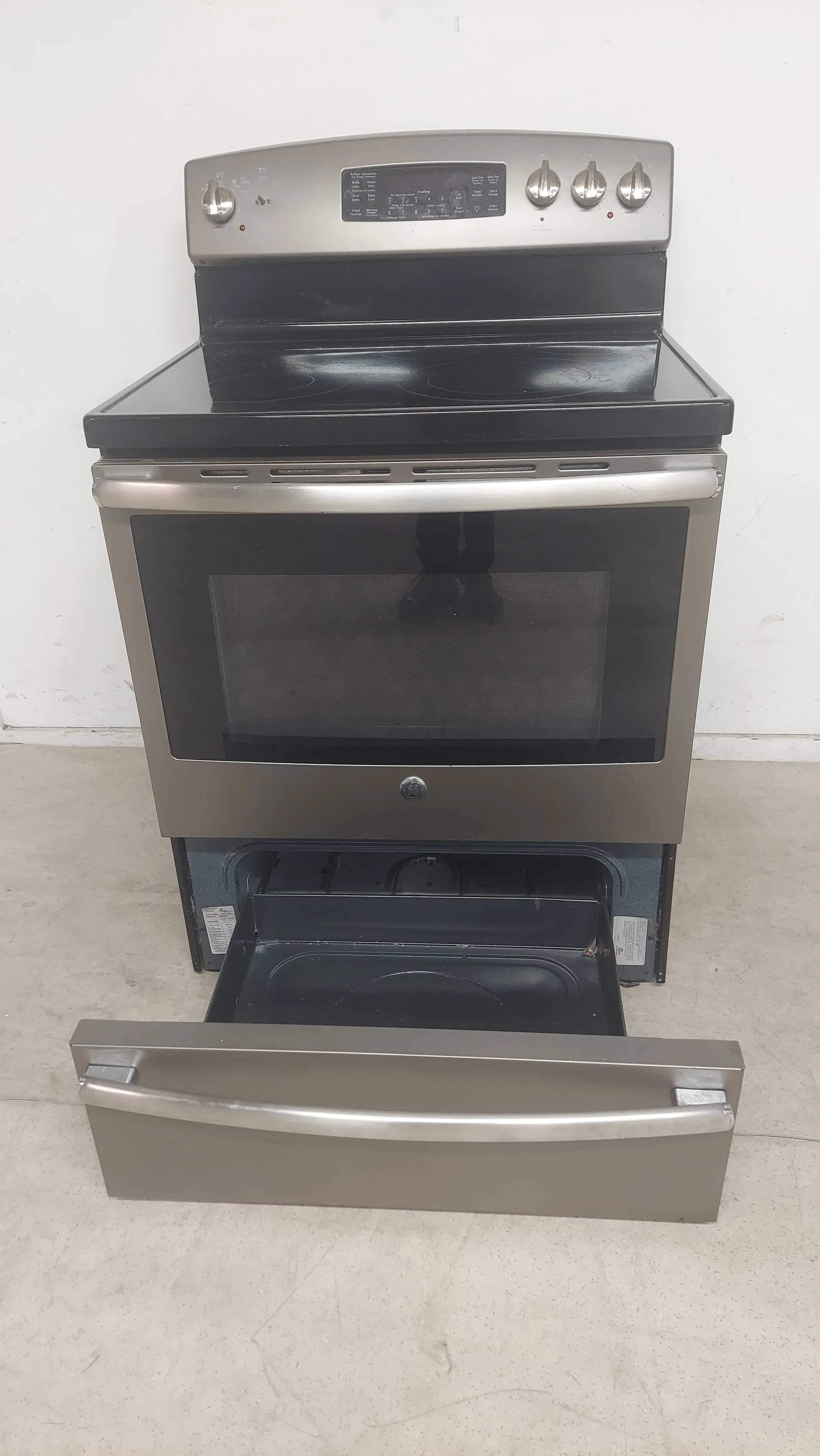 30"W GE Electric Stove - Image 9
