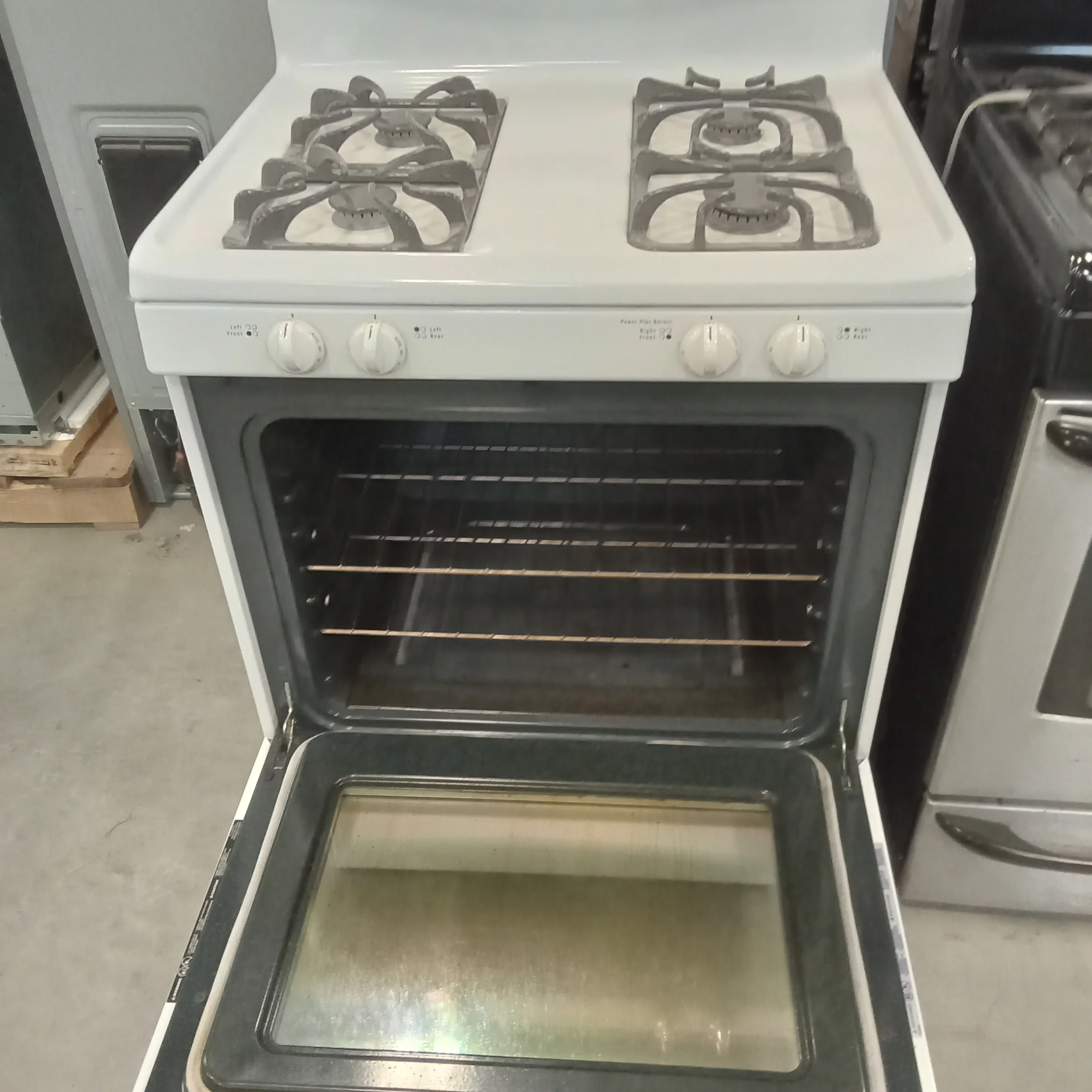 30"W White 4-Burner Gas Stove - Image 2