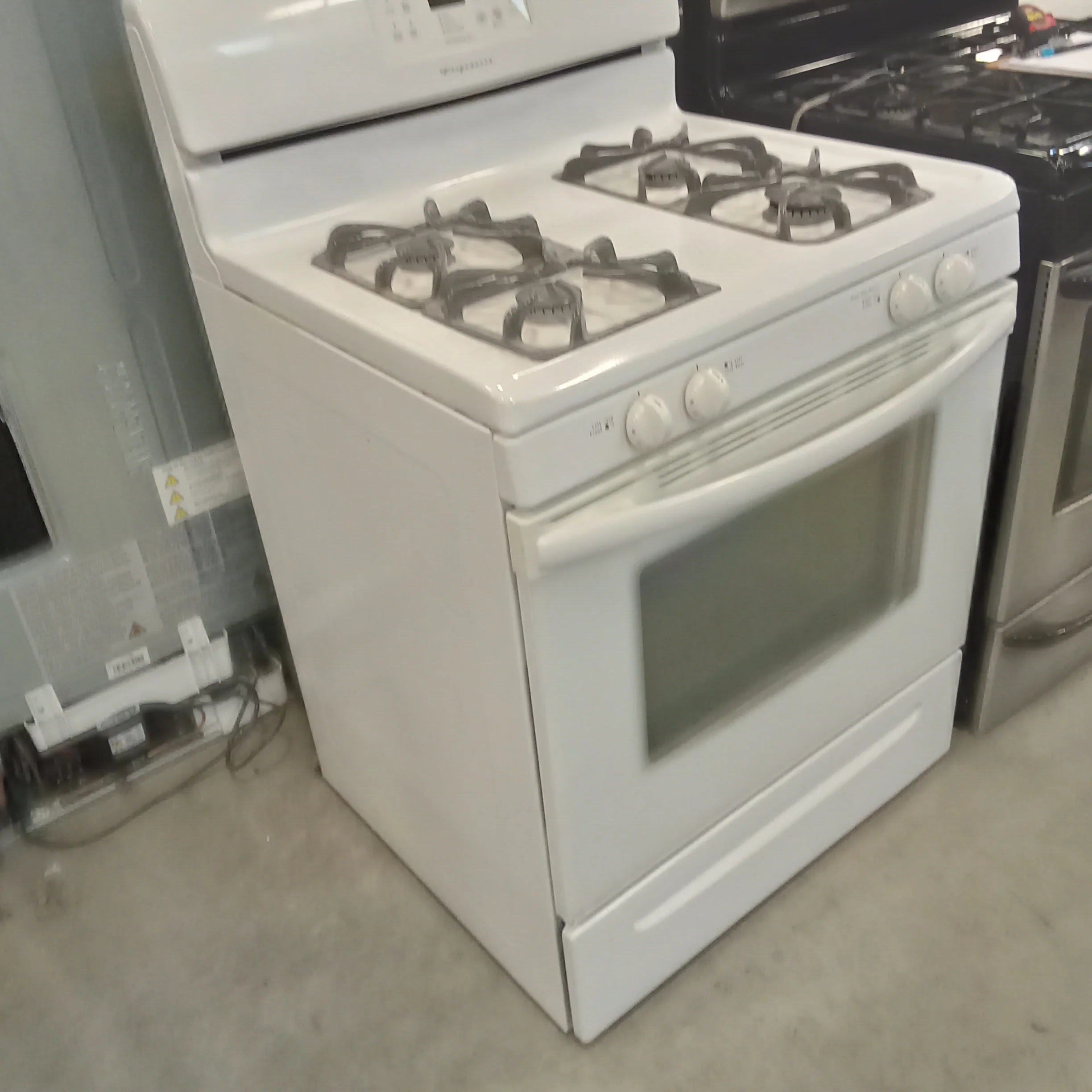 30"W White 4-Burner Gas Stove - Image 4