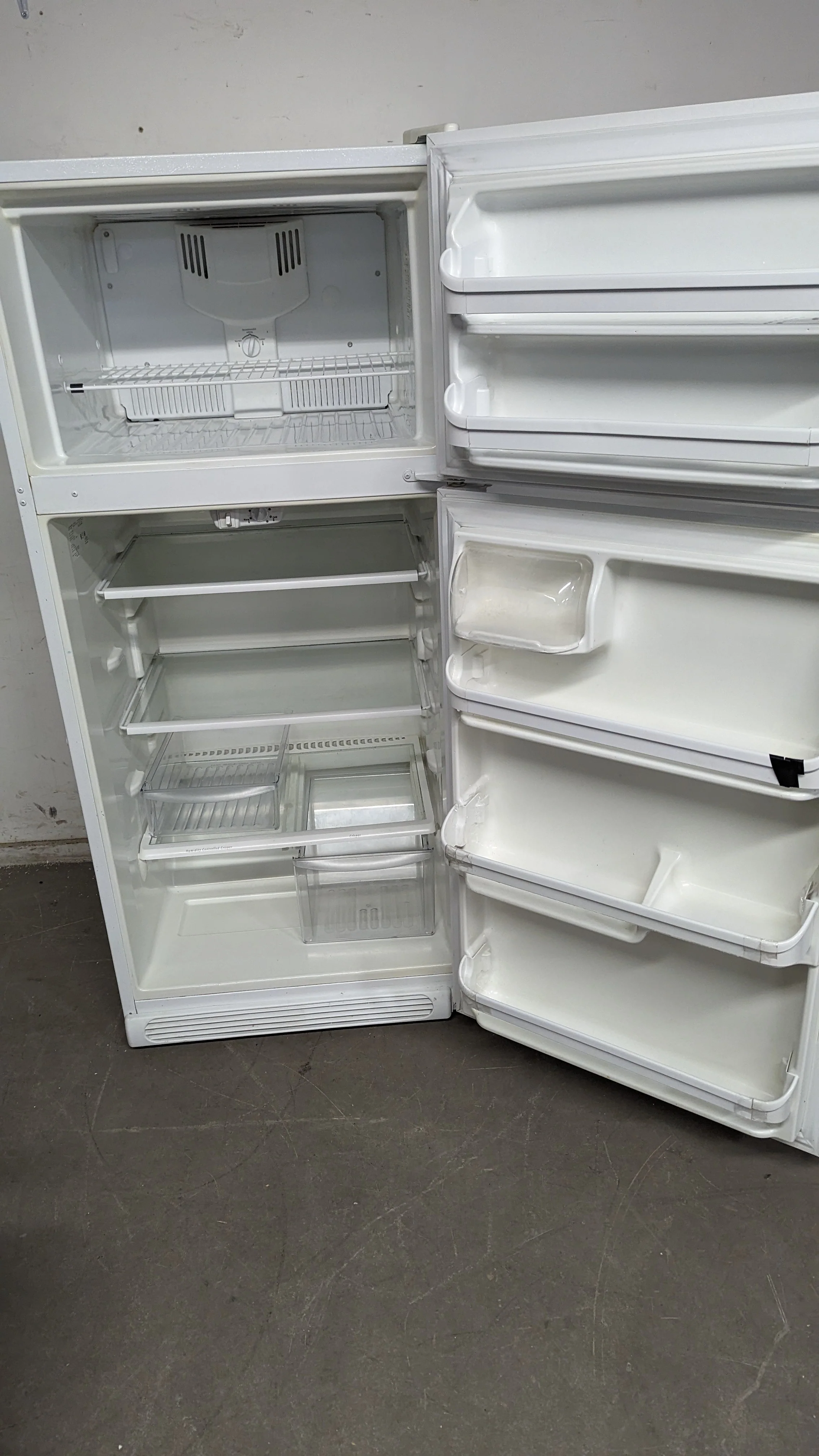 FRIGIDAIRE 30"W White Refrigerator - Image 2