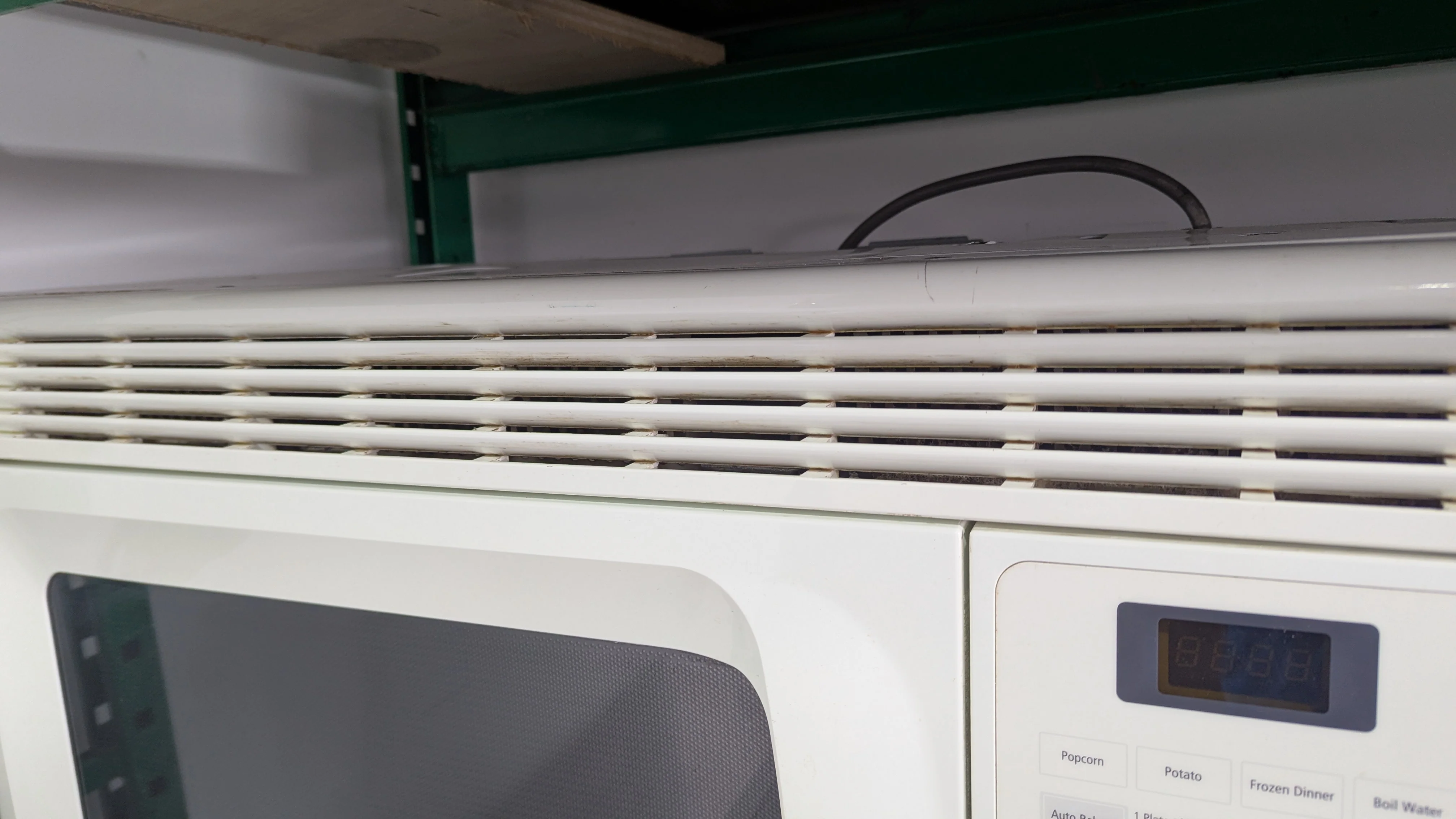 30"W White Samsung OTR Microwave - Image 2