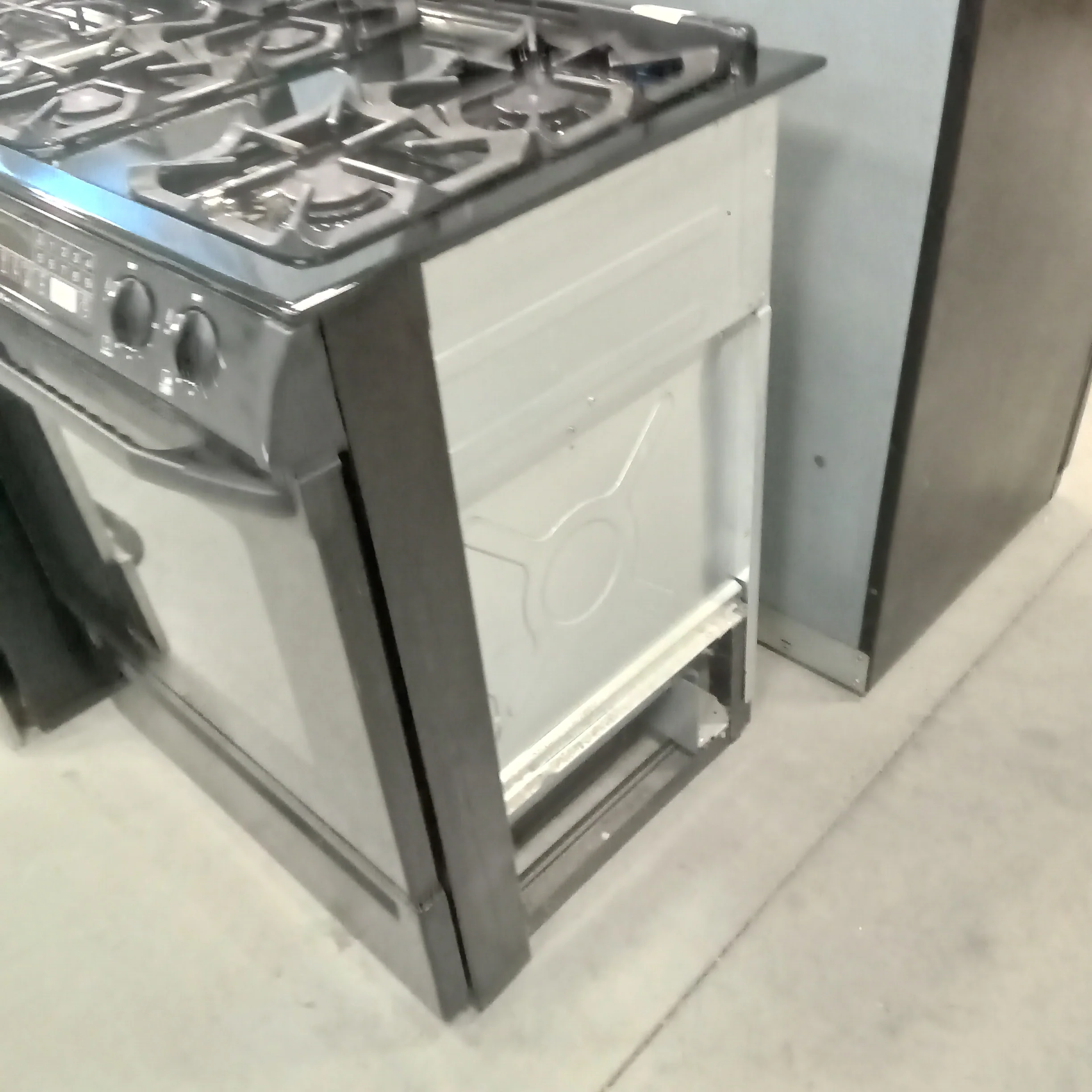 31"W Four Burner Built-in Kitchen Island Gas Stove - Image 3