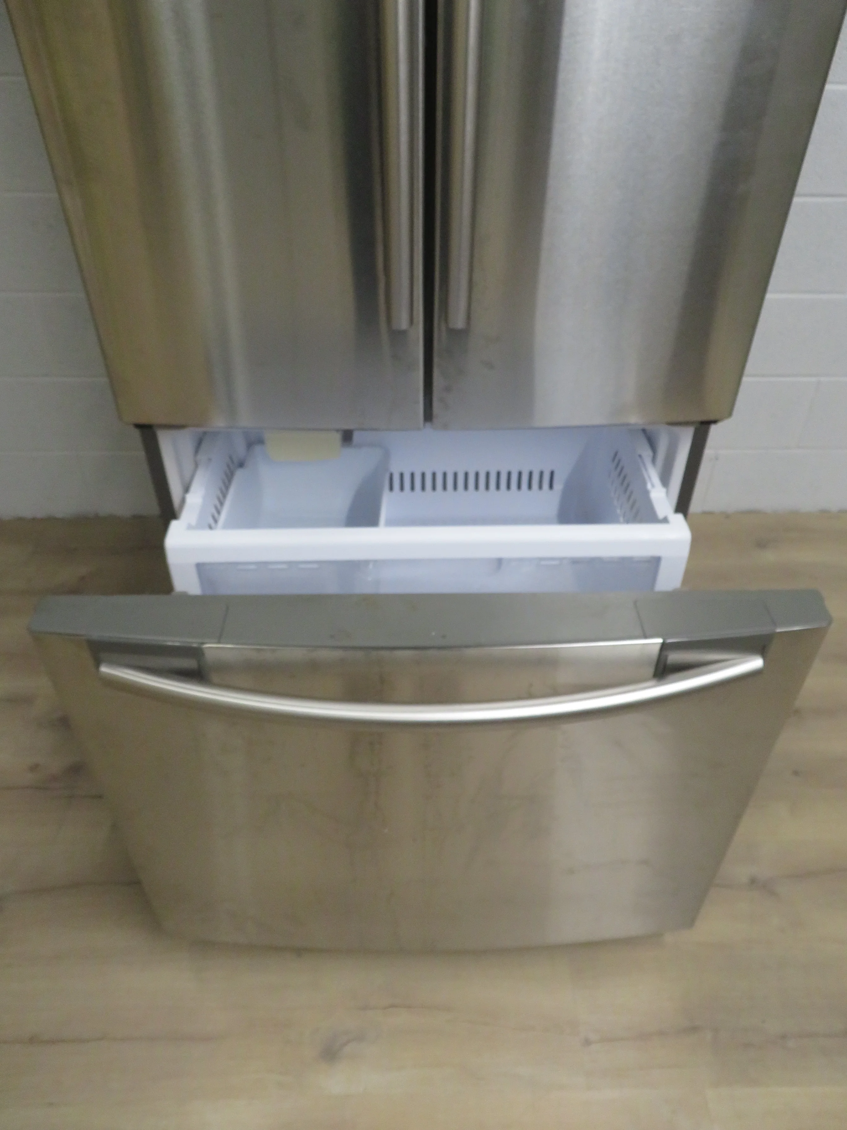 32" French Door Fridge Freezer in Stainless Steel - Image 5