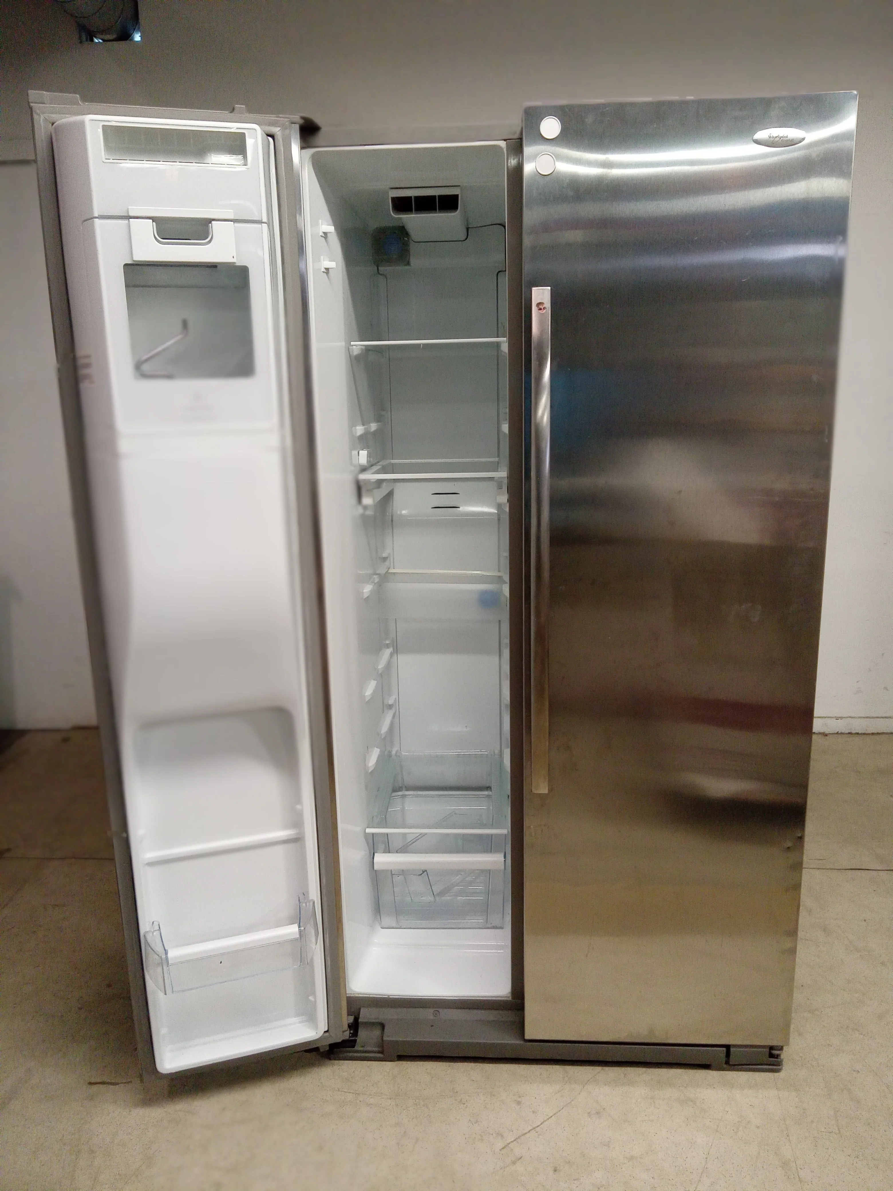 35" W Whirlpool Fridge - Image 5