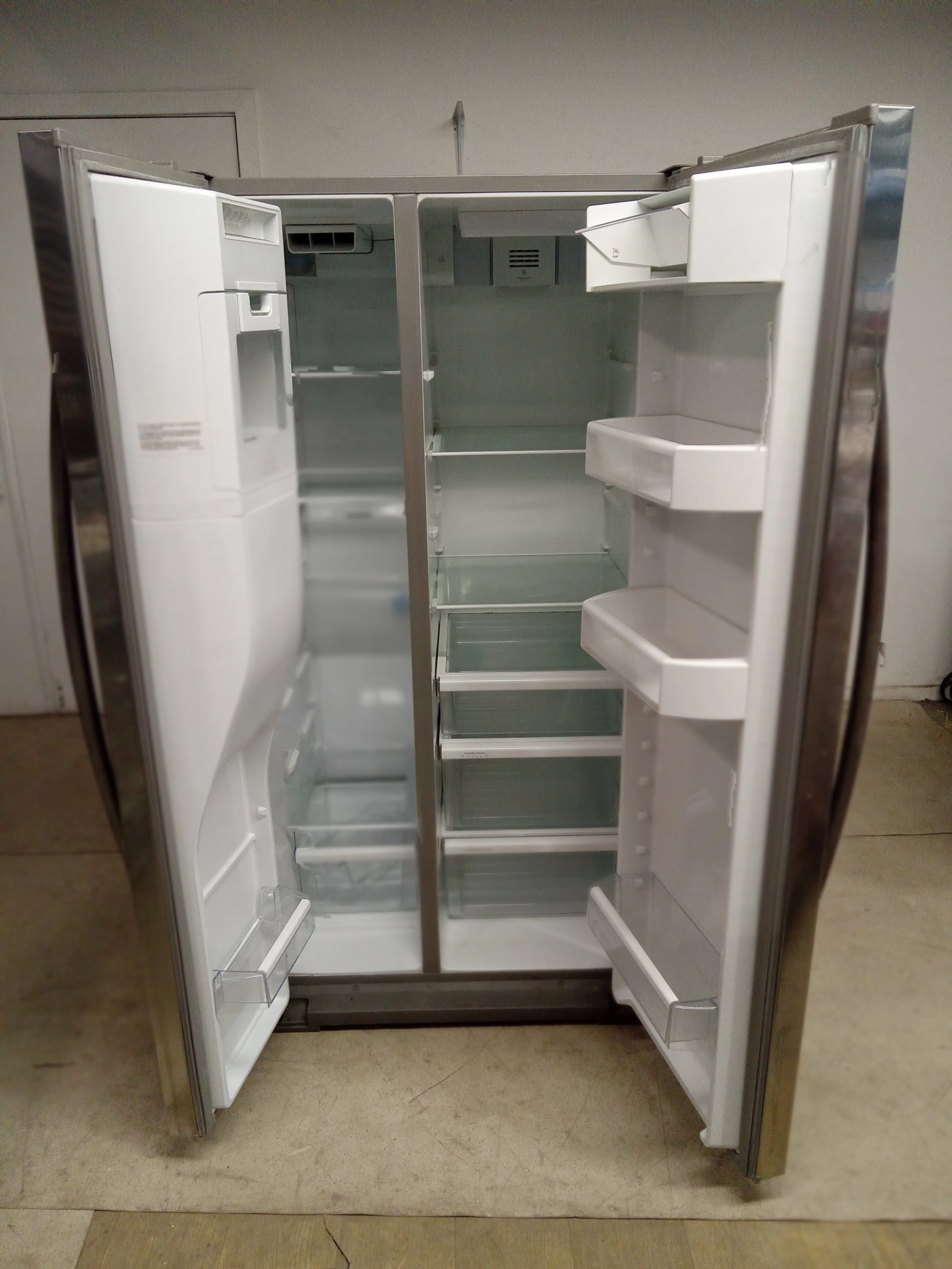 35" W Whirlpool Fridge - Image 6