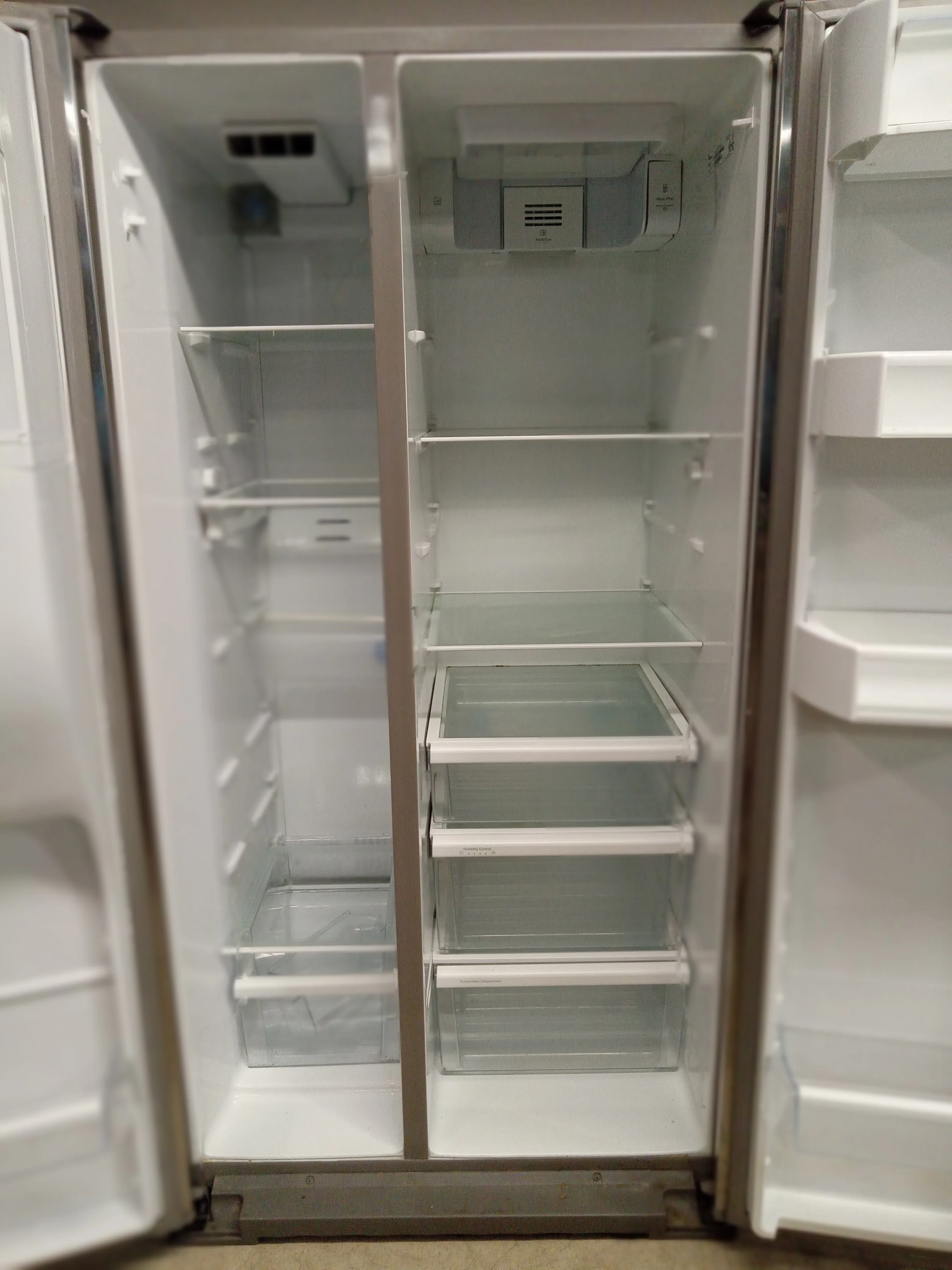 35" W Whirlpool Fridge - Image 7