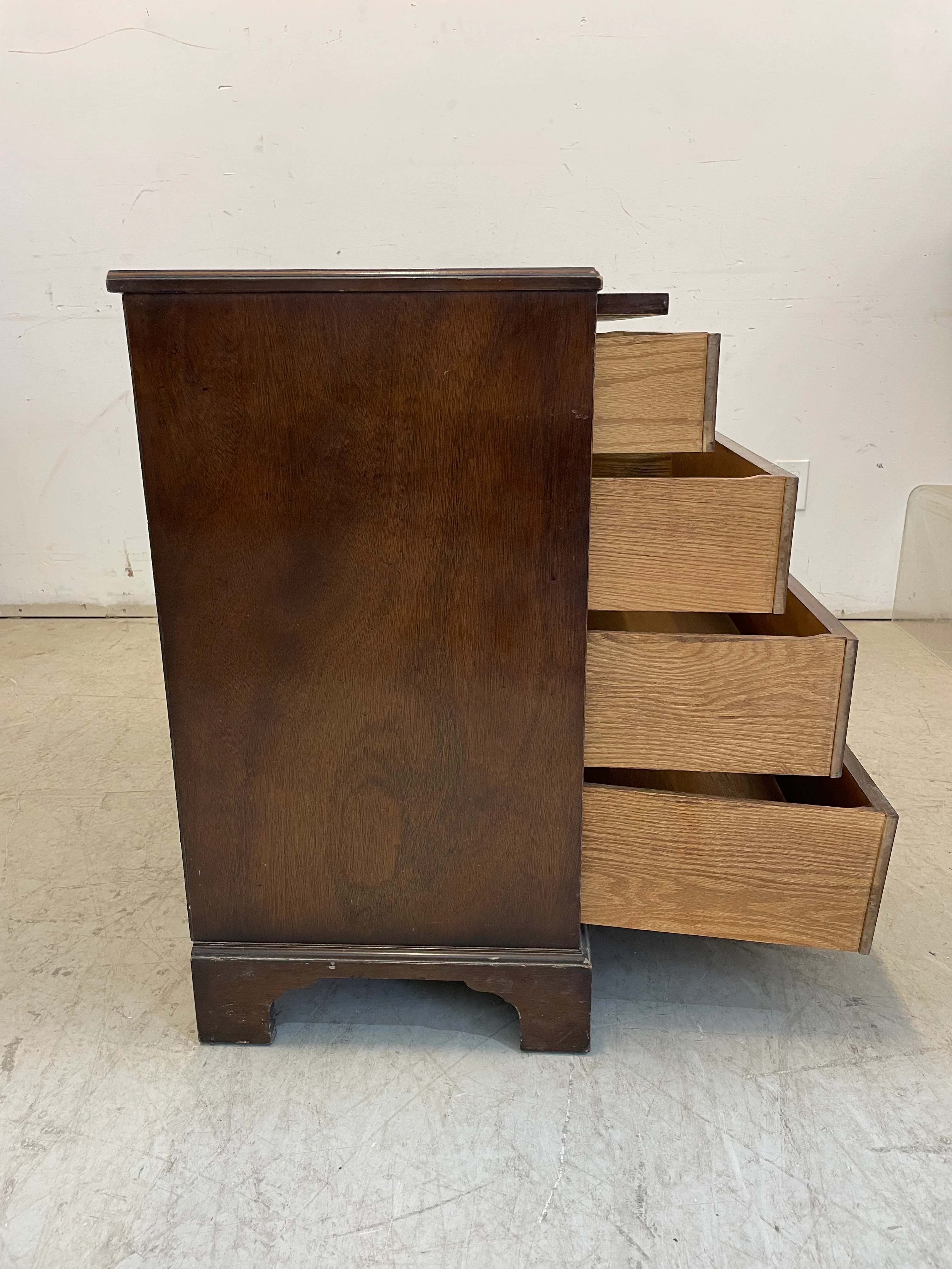 4-drawer Dresser - Image 3