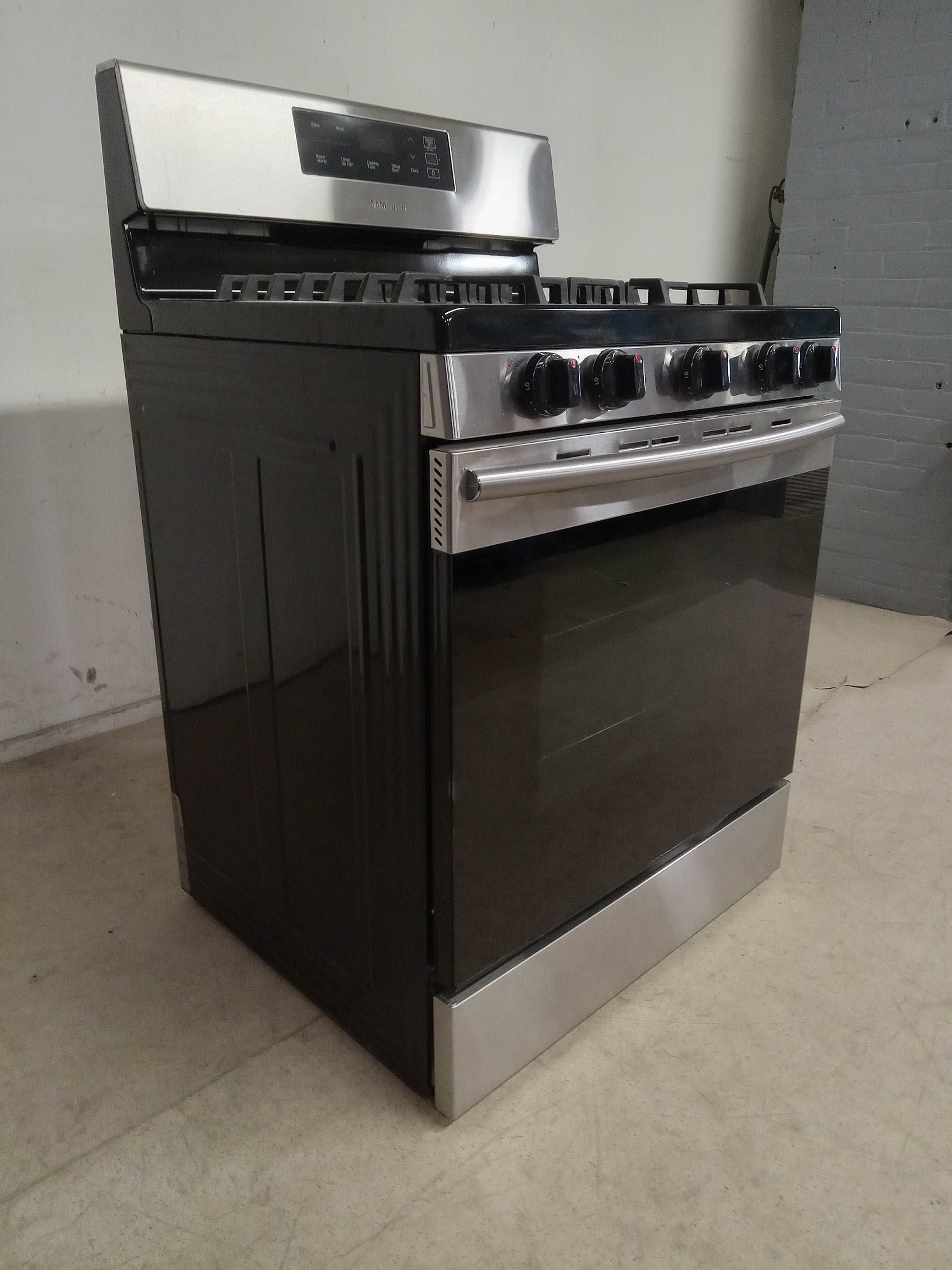 40"W Samsung Stainless Steel Gas Range - Image 7