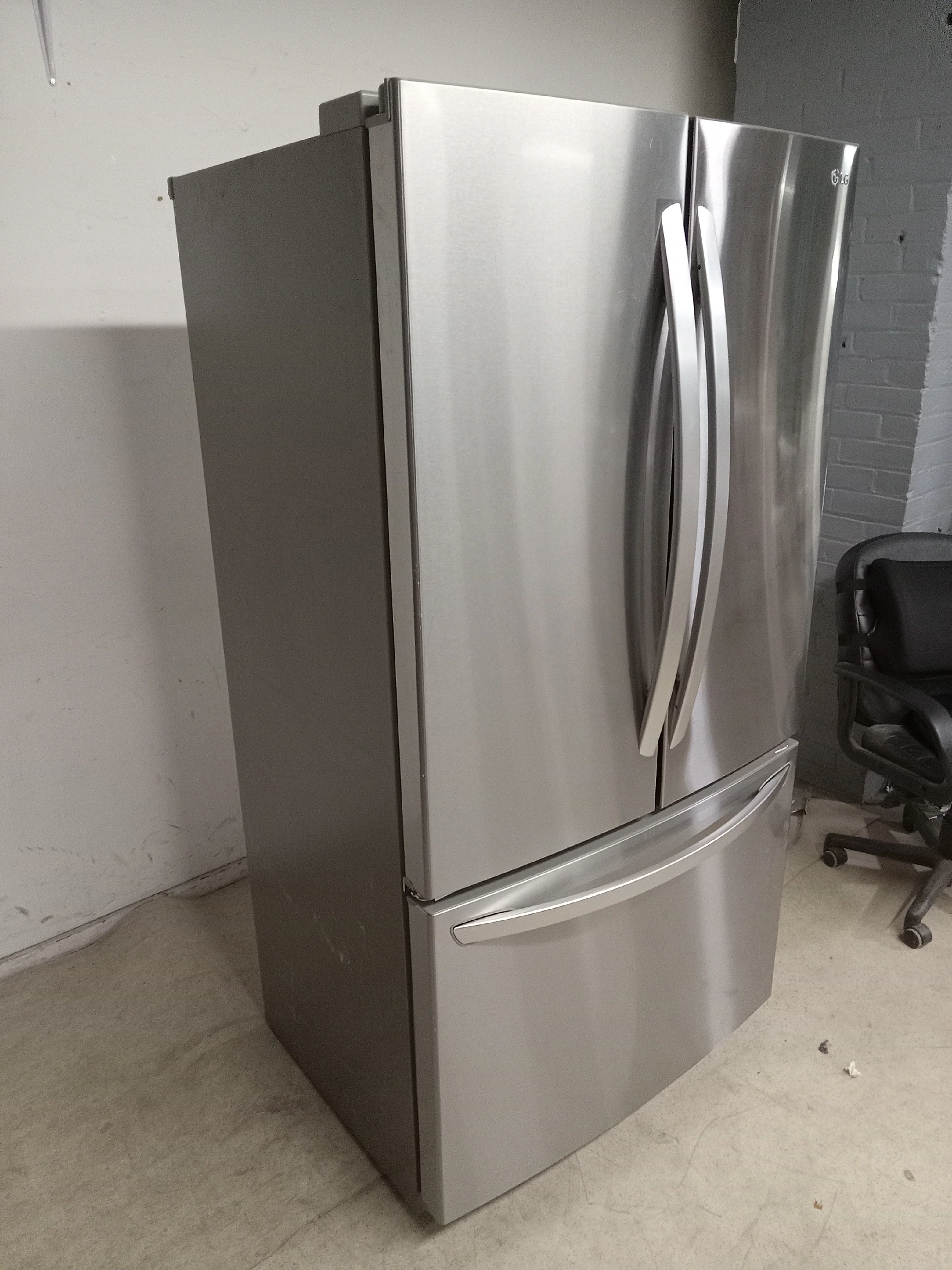 36"W LG French Door Refrigerator - Image 7