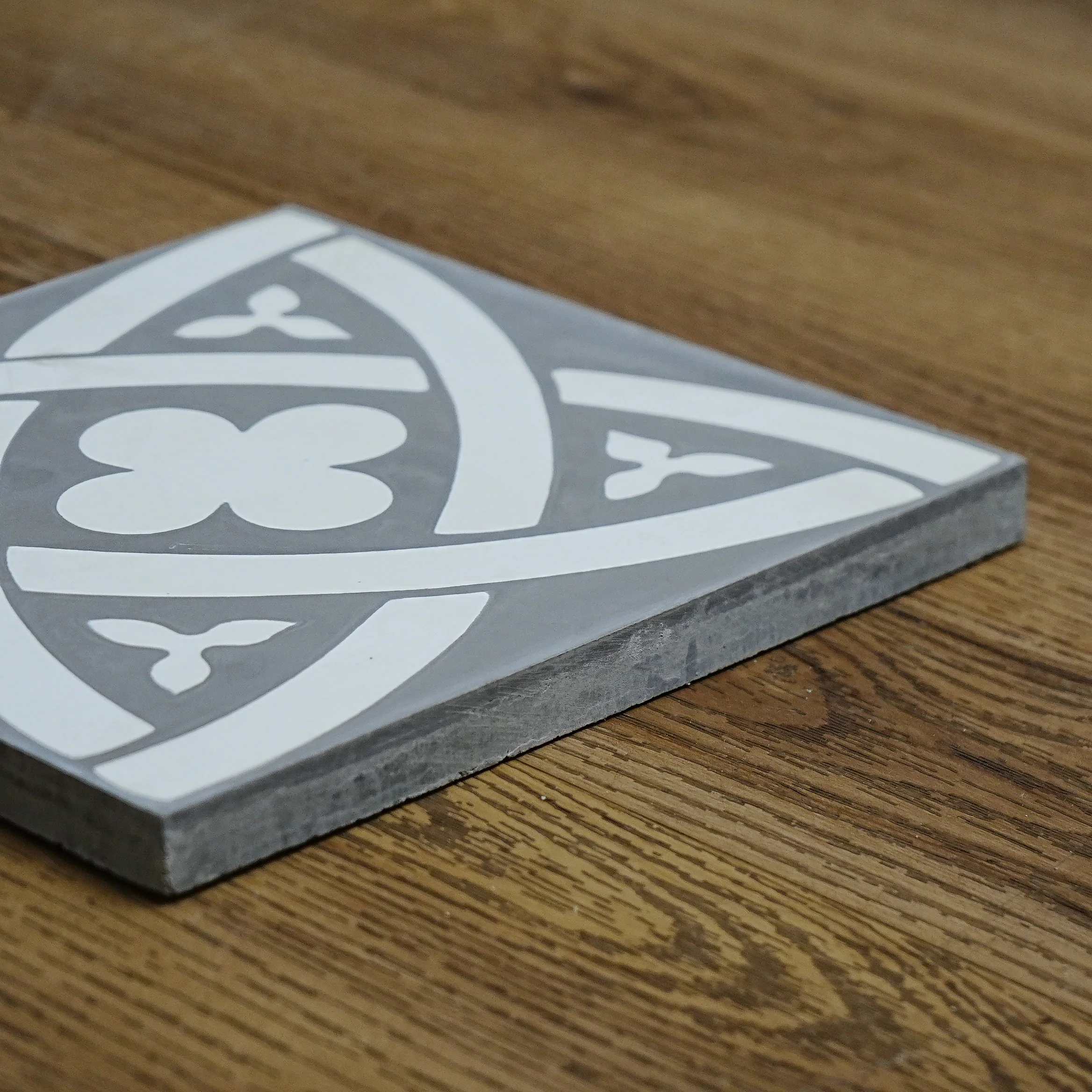 8x8-Inch EOP 10 Cement Tile, Knot Motif – 13 pcs box covers 5.78 sq ft - Image 2