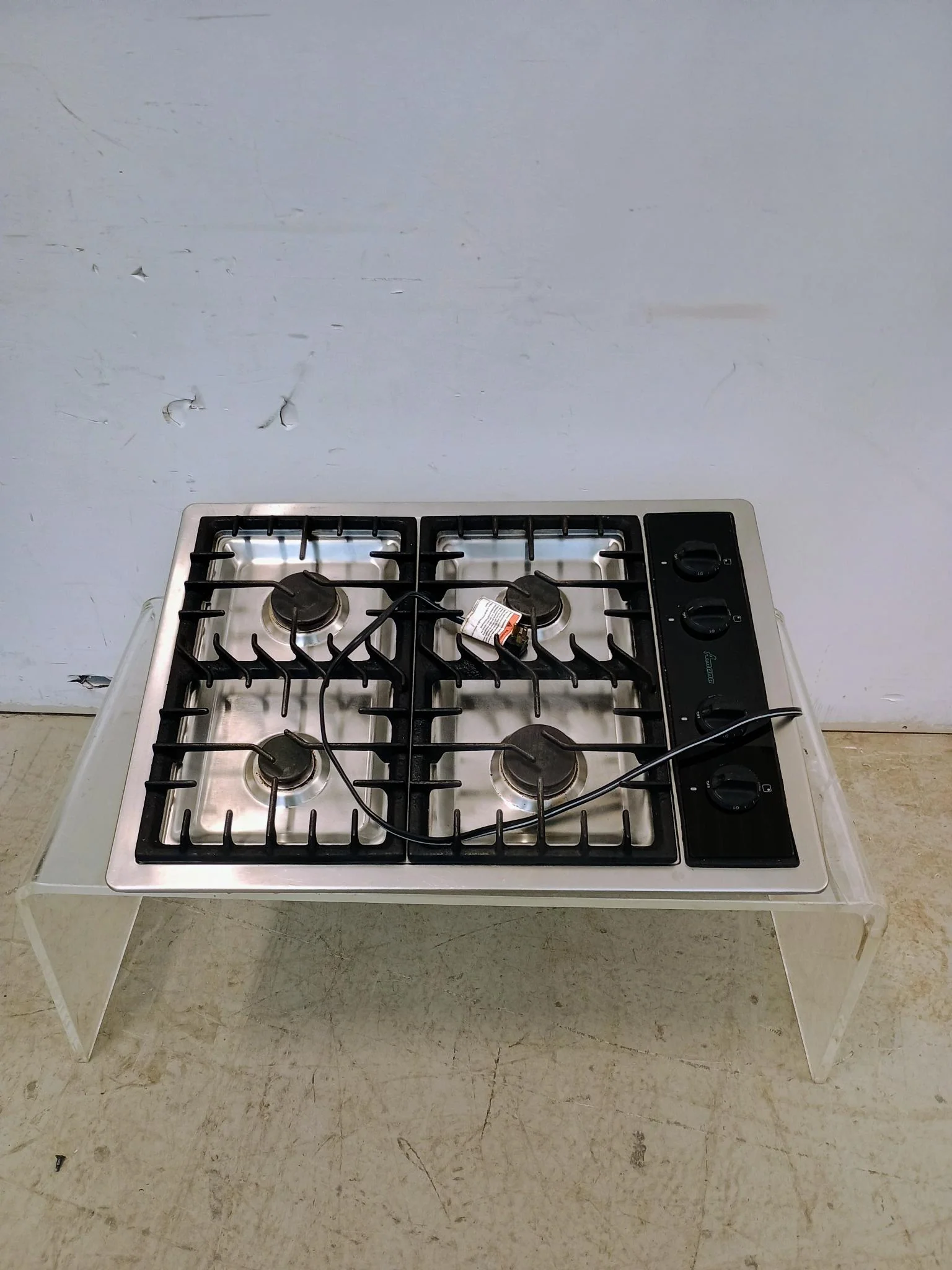 Amana Gas Cooktop - Image 2