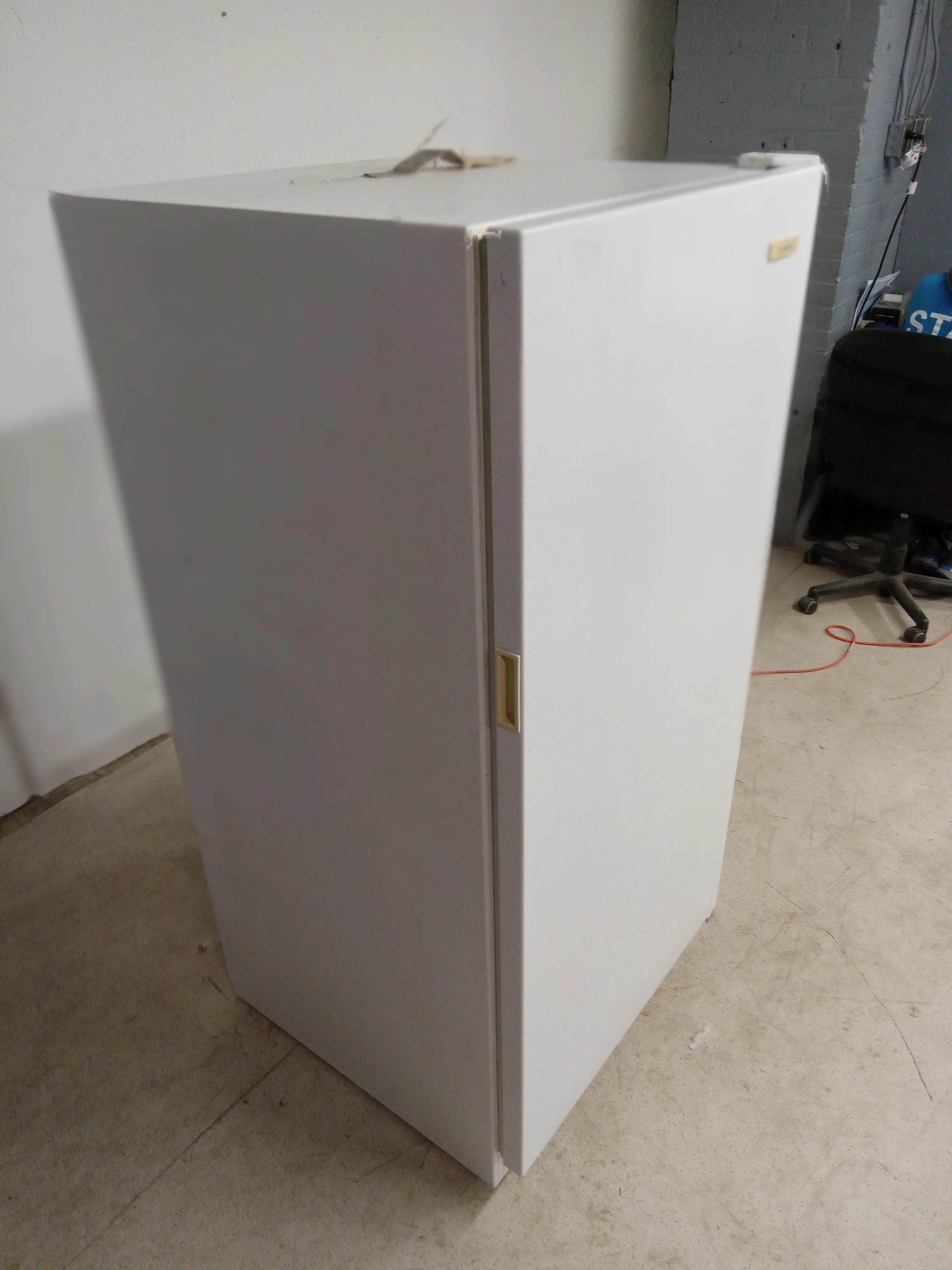 Beaumark White Upright Freezer - Image 2