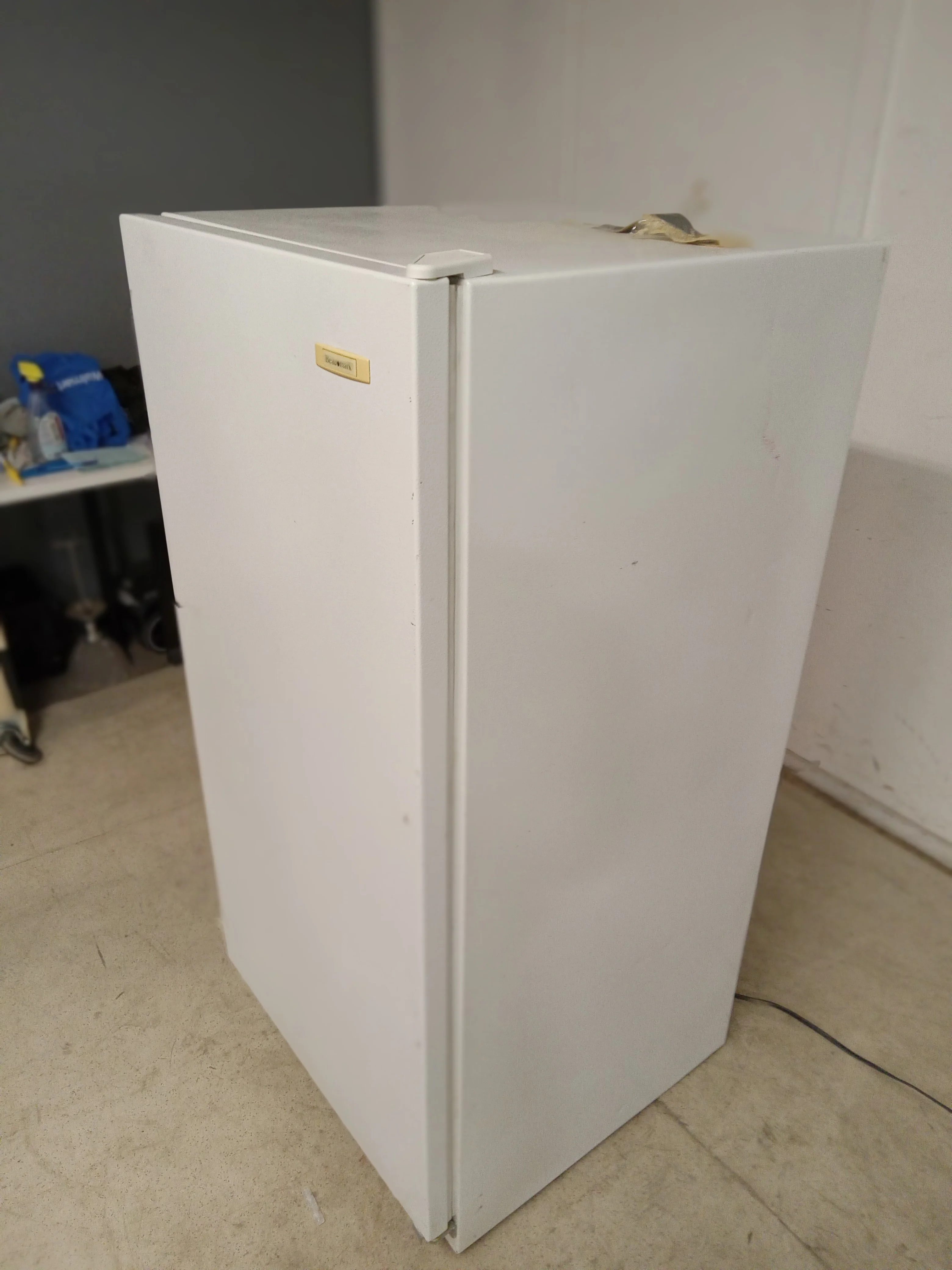 Beaumark White Upright Freezer - Image 4