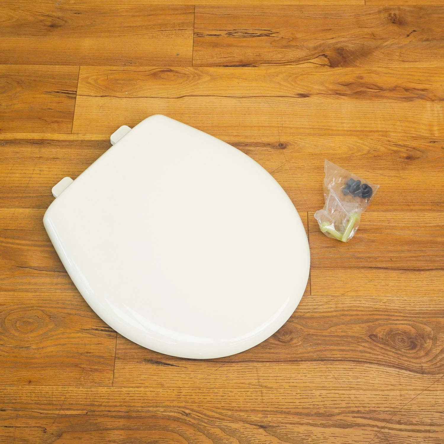 Bemis Round Toilet Seat 200TCA0 346 - Biscuit - Image 2