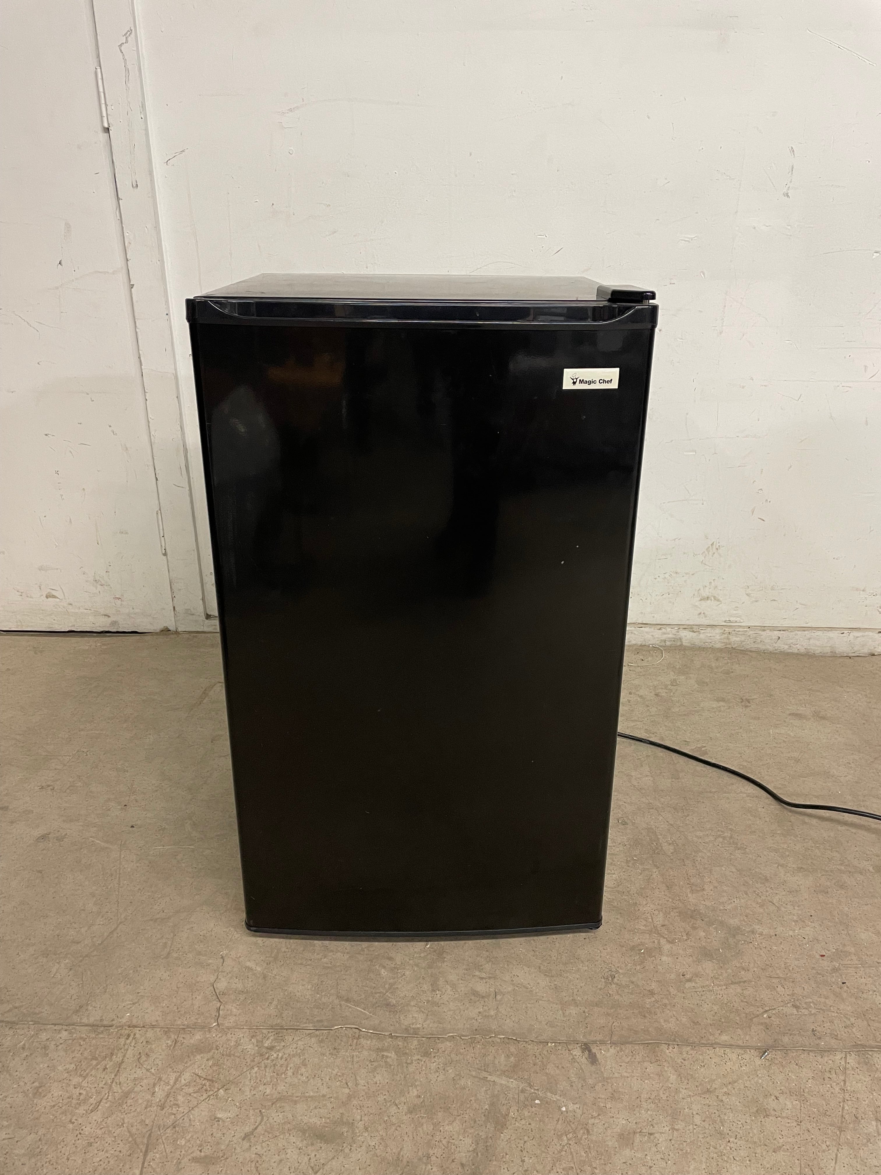 Black Magic Chef Mini-Fridge Model:MCBR360WF - Image 2