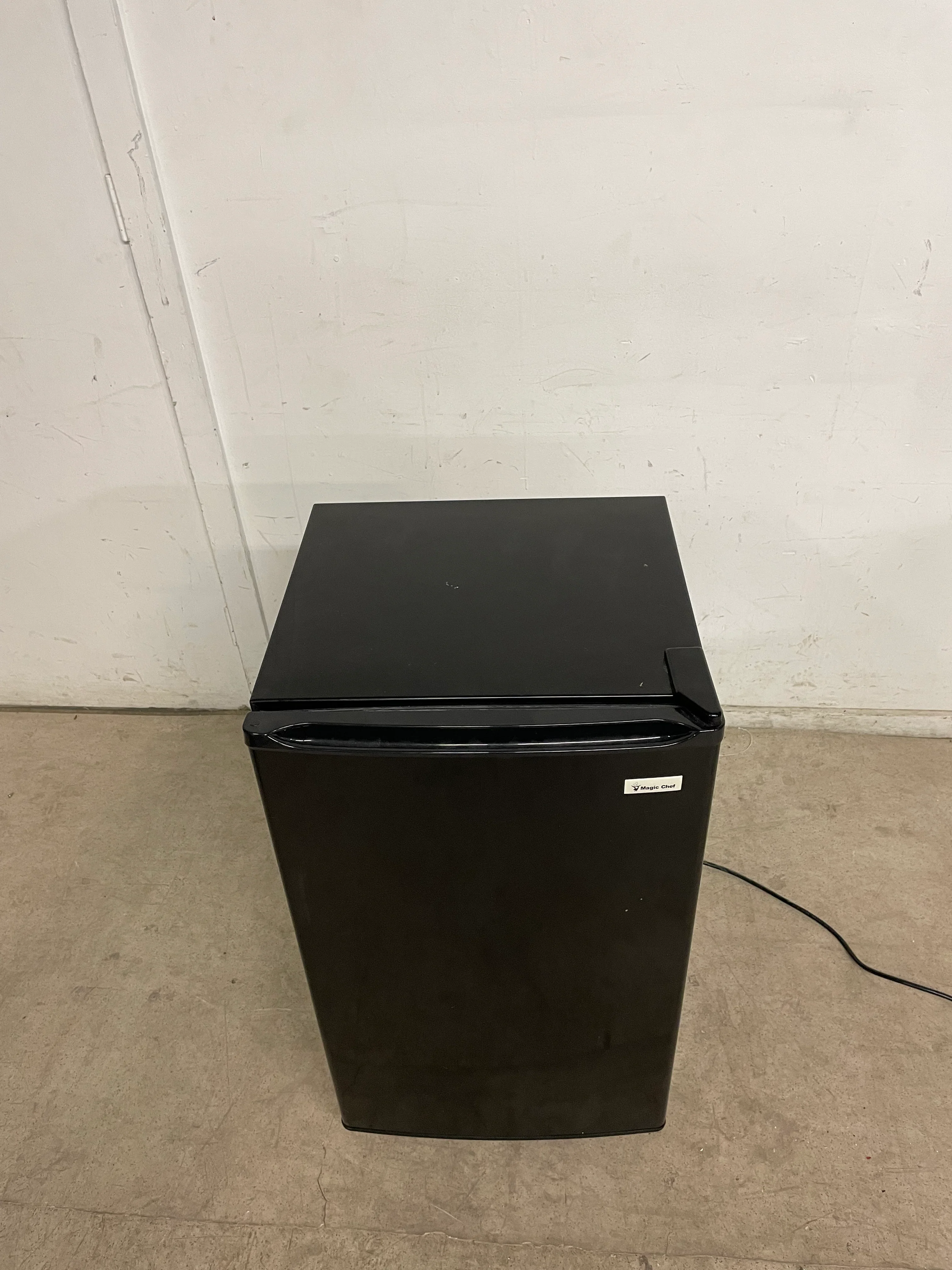 Black Magic Chef Mini-Fridge Model:MCBR360WF - Image 3