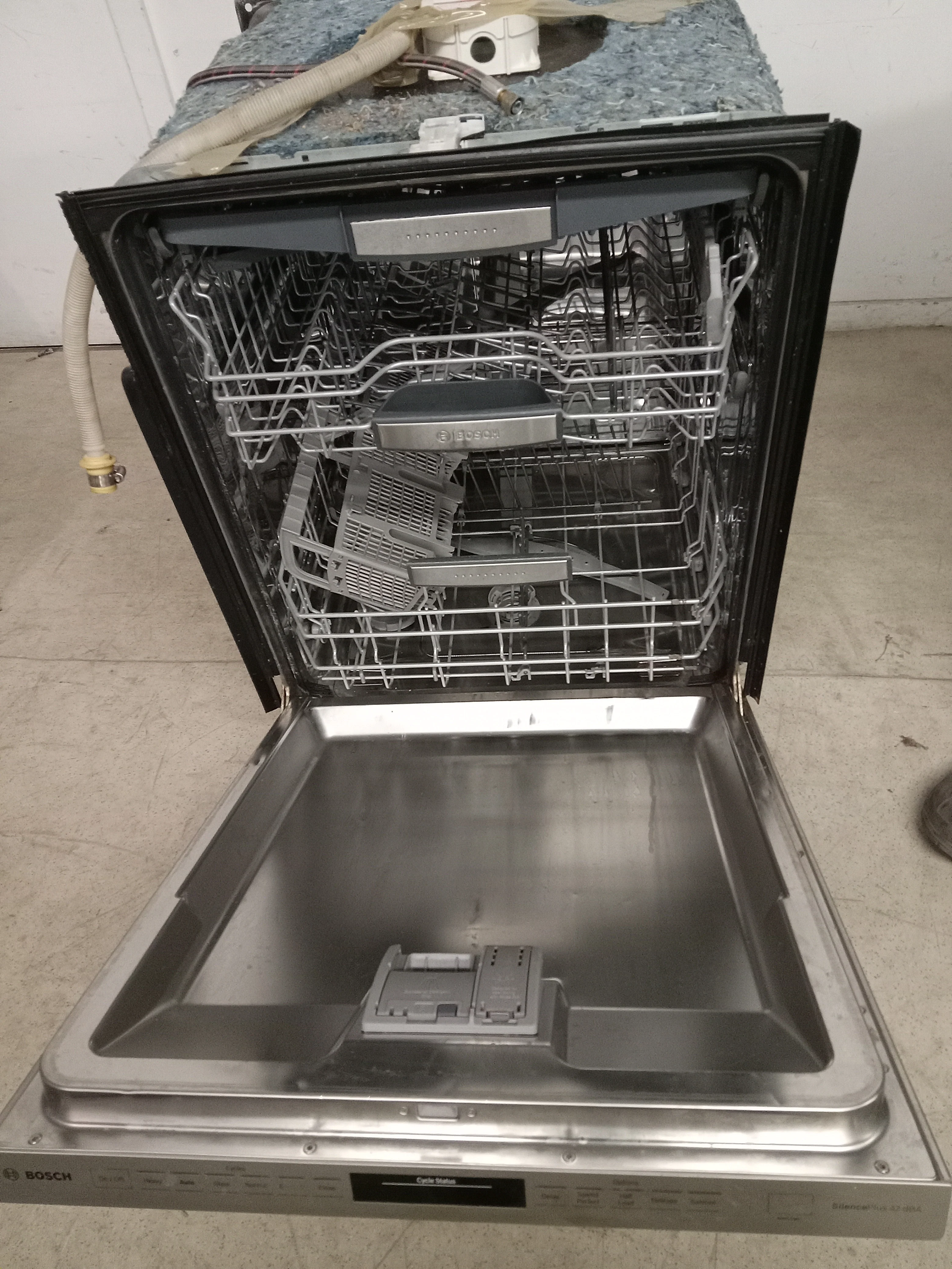 23.5"W Stainless Steel Bosch Dishwasher - Image 3