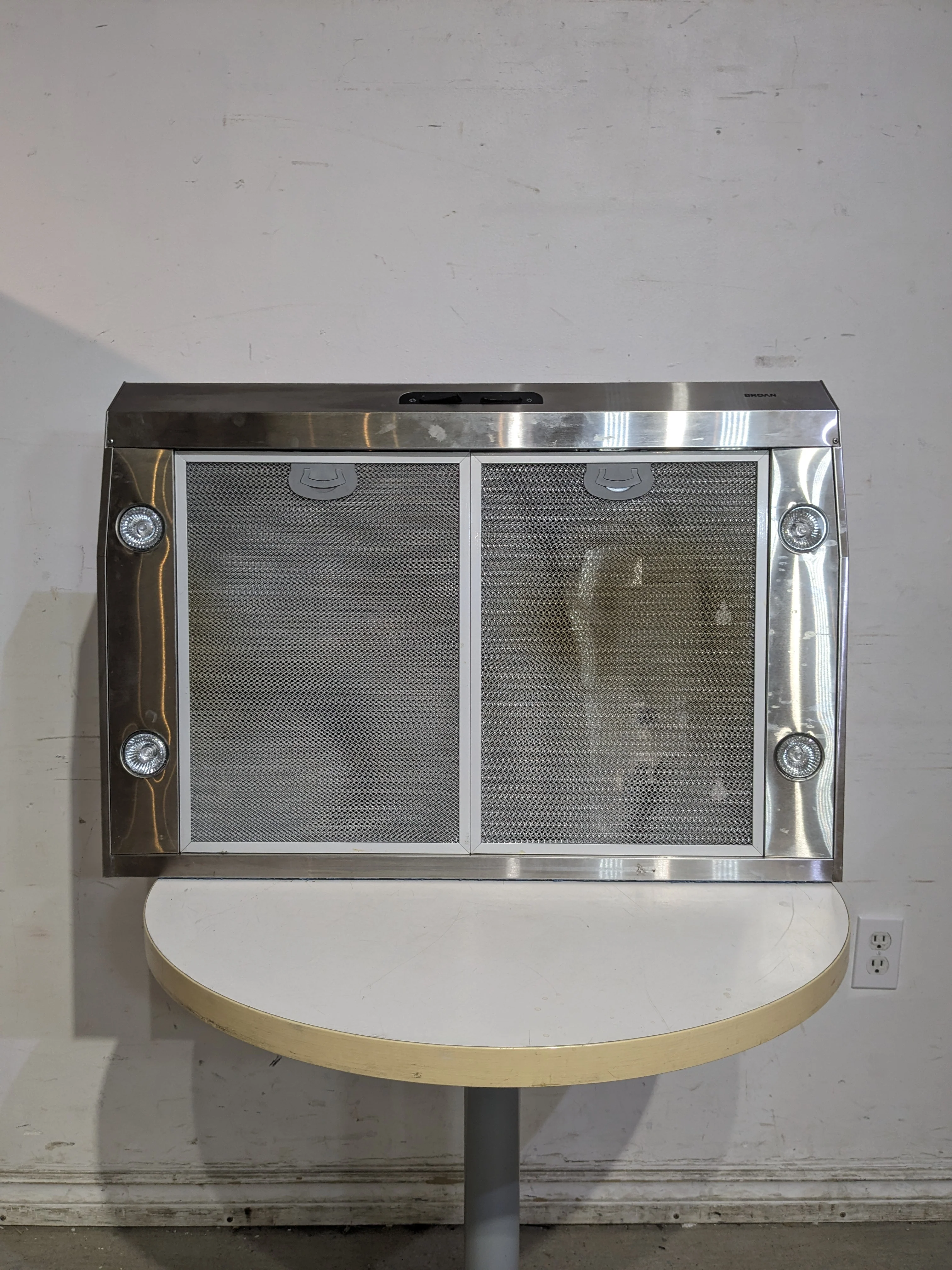 BROAN Range Hood Mo. QP130SSC - Image 2
