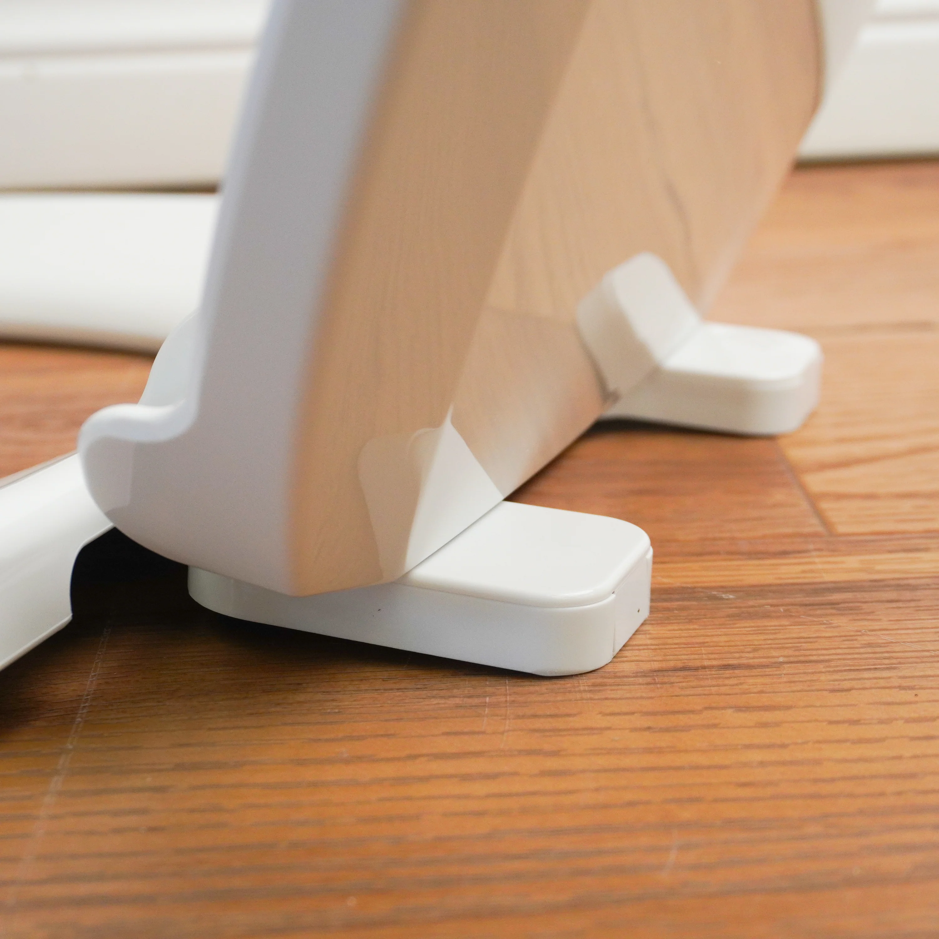 Cadet 3 Slow-Close Elongated Closed Front Toilet Seat in White - Image 5