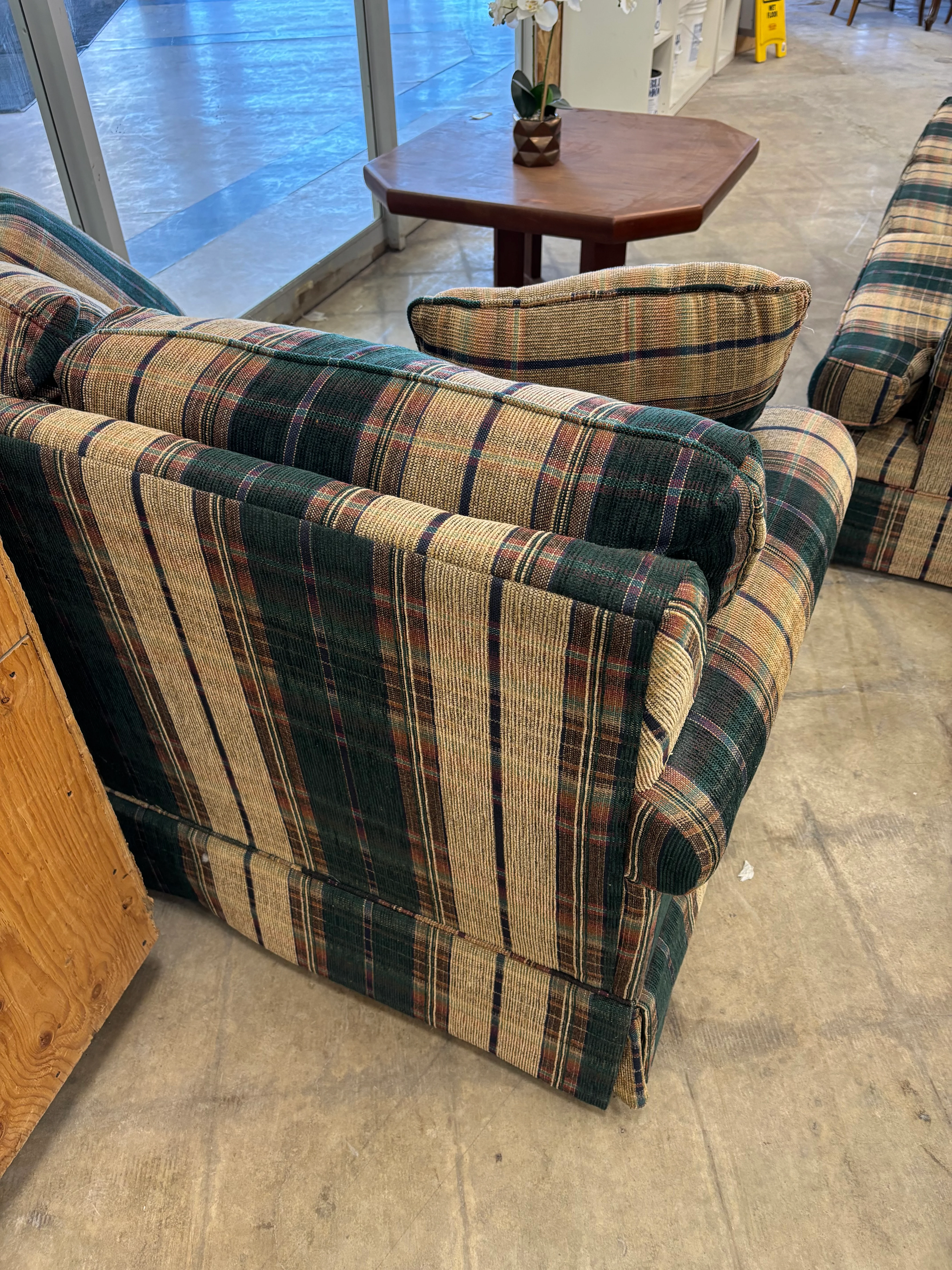 Classic Green and Tan Plaid Upholstered Loveseat Sofa - Image 3