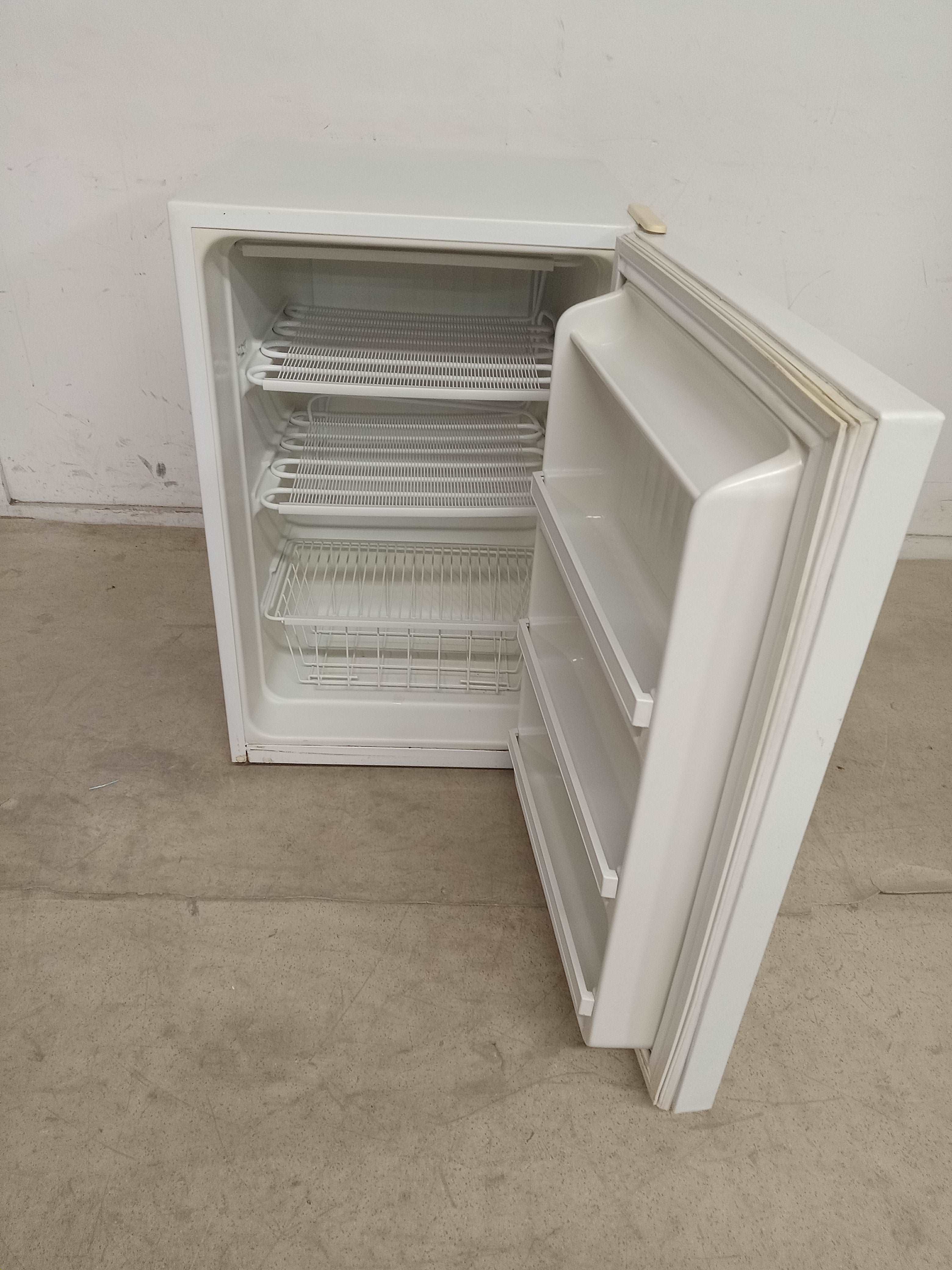 22"W White Kenmore Freezer - Image 2