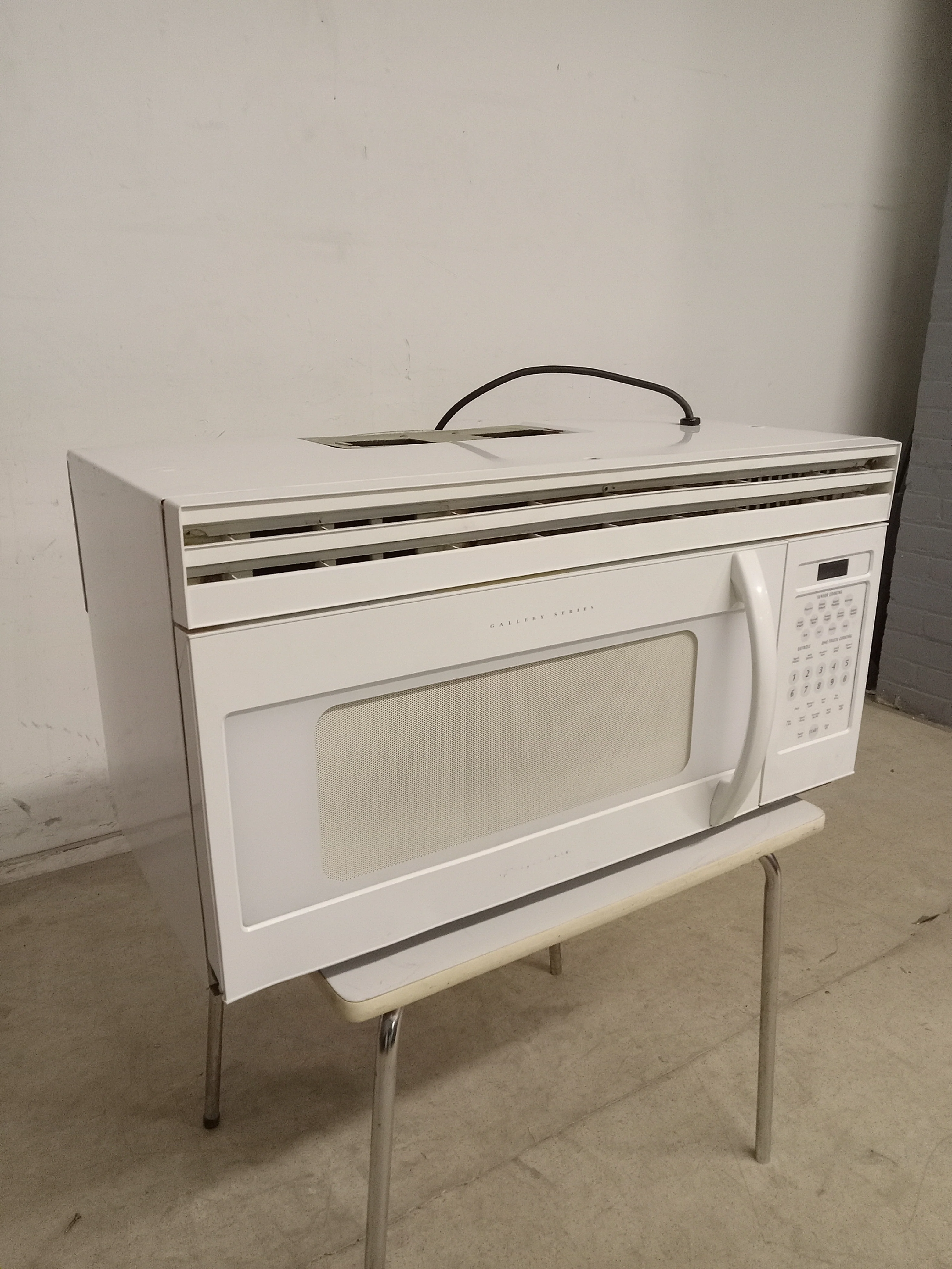 30"W Electrolux Over the Range Microwave Oven - Image 5