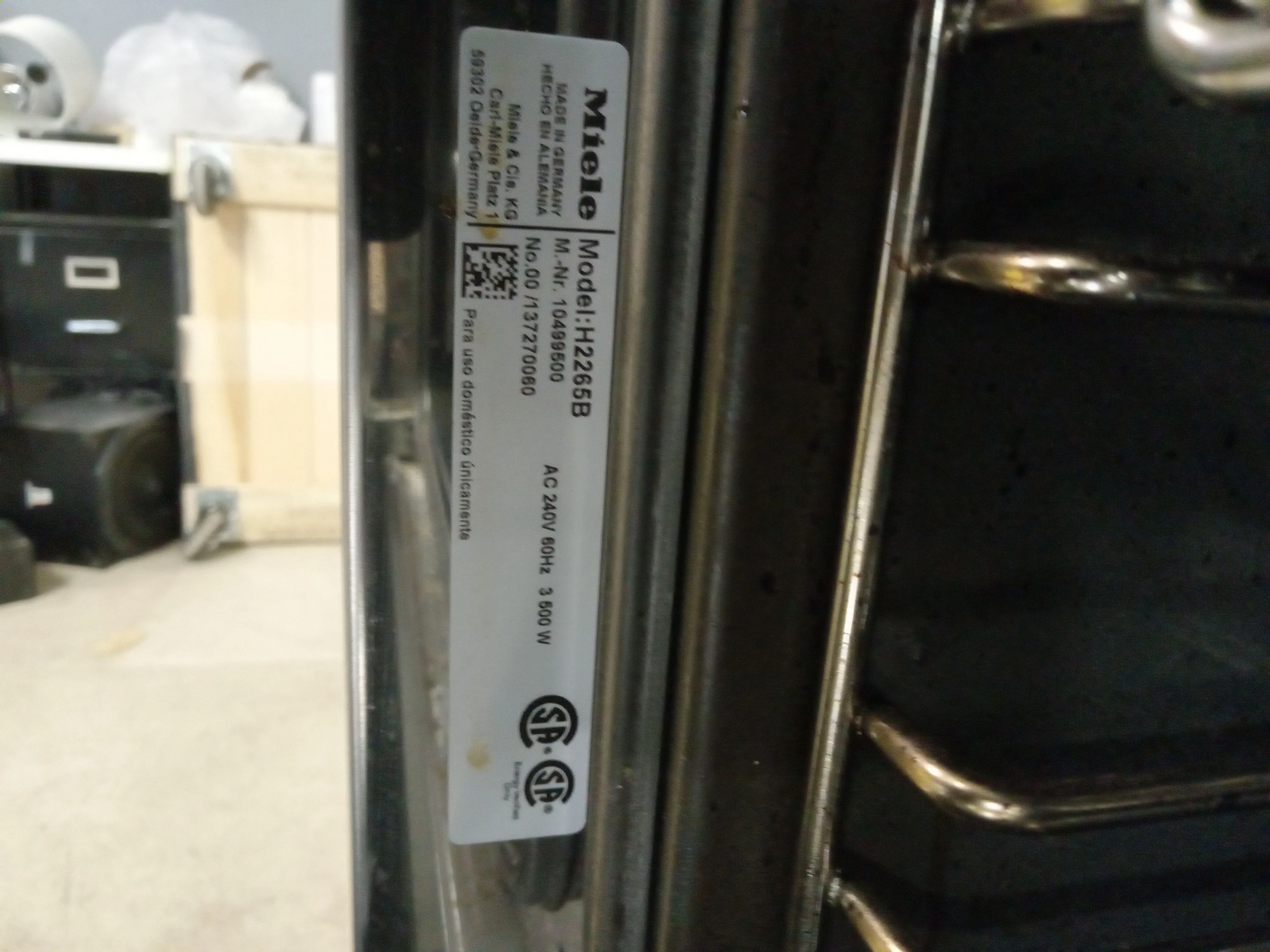 23.5"W Miele Wall Oven - Image 4