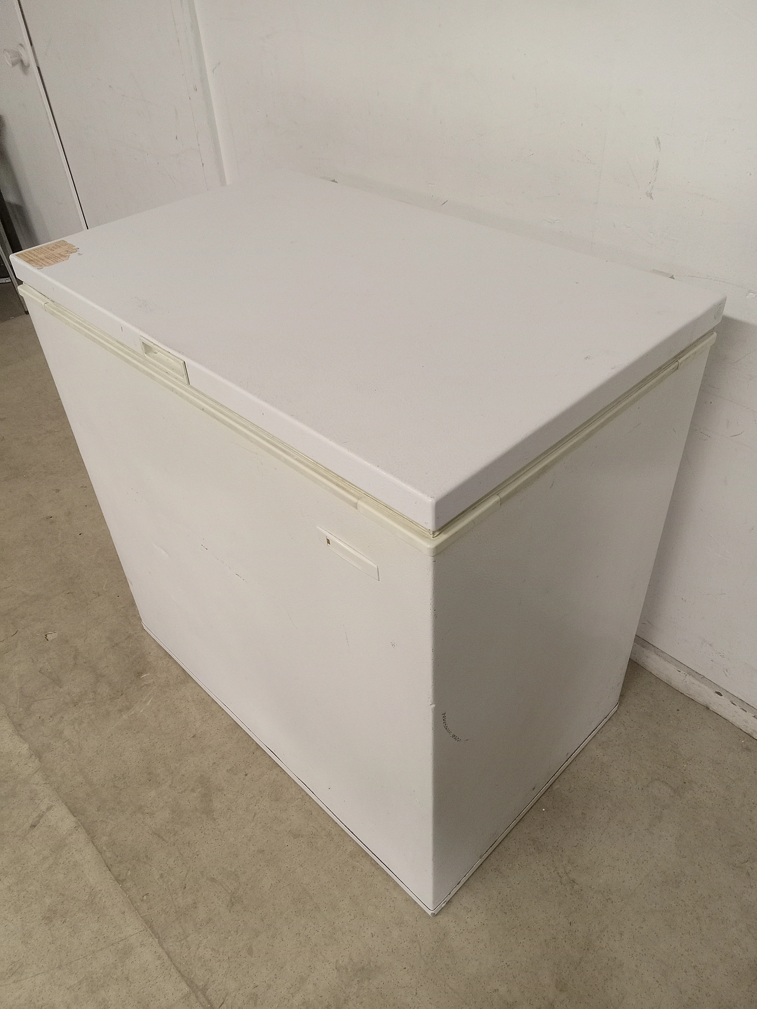 35"W White Frigidaire Freezer - Image 5