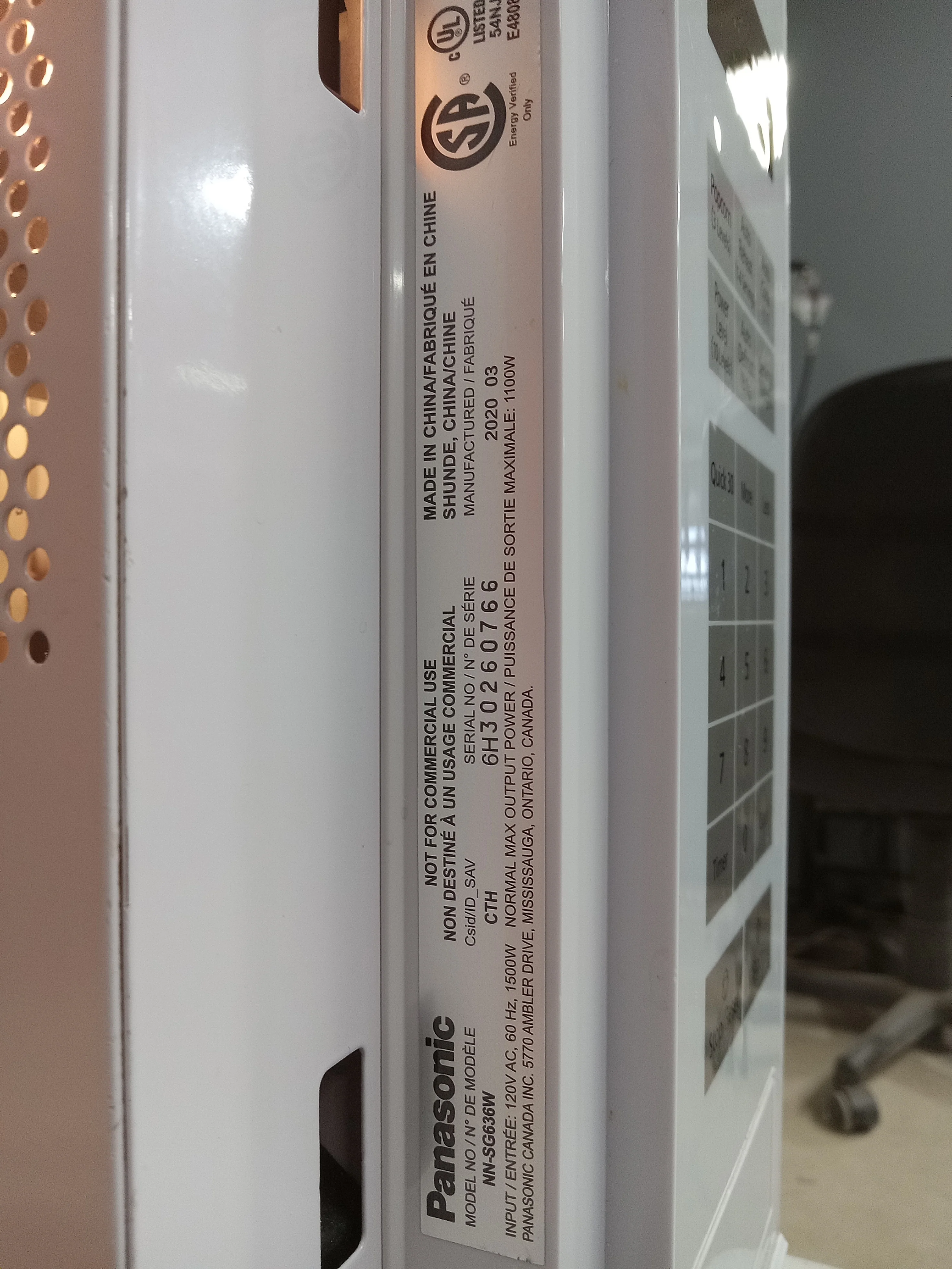 20.5"W White Panasonic Microwave - Image 4