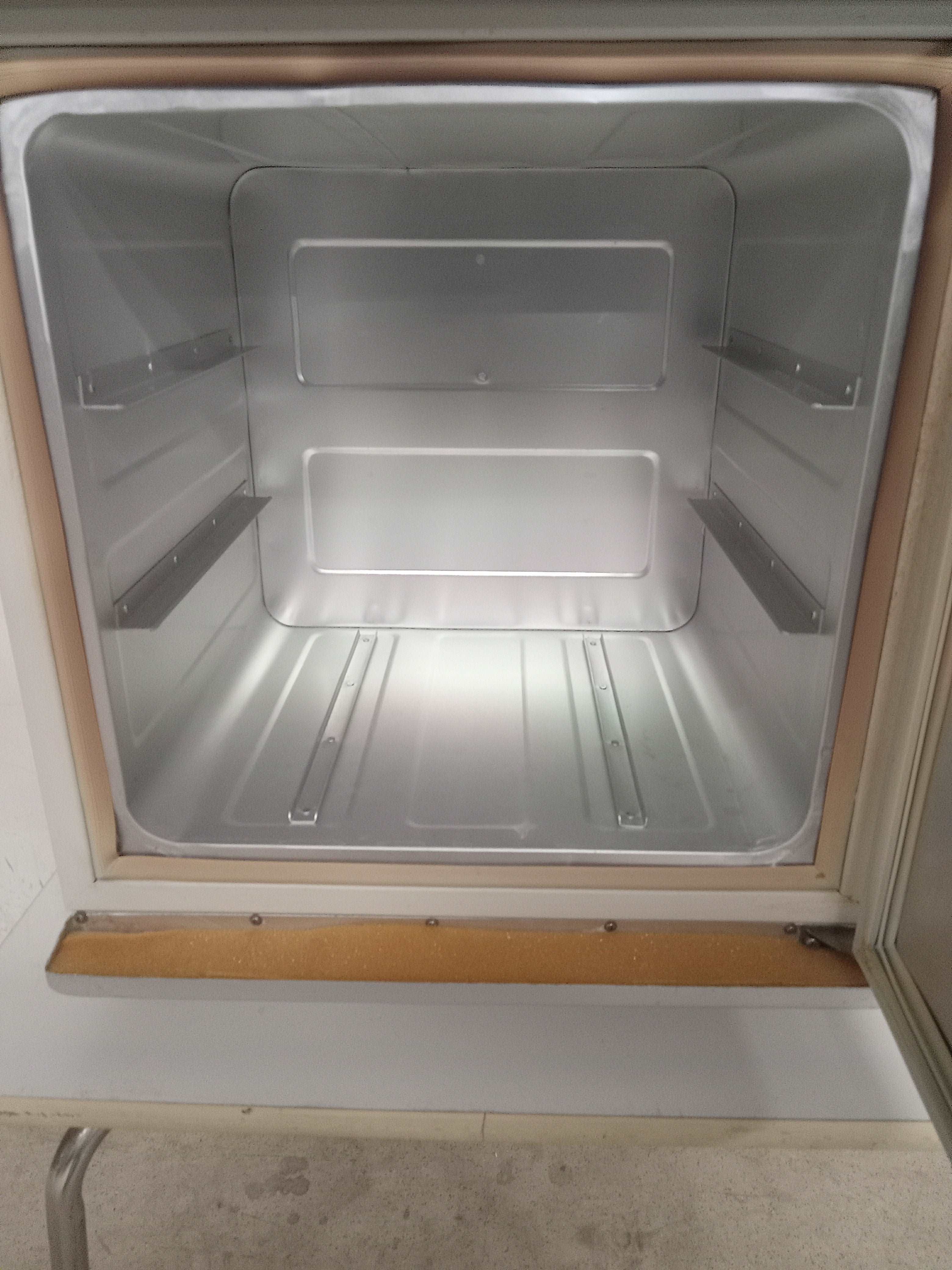 17"W Paragon PC-201 Hot Towel Cabinet - Image 3