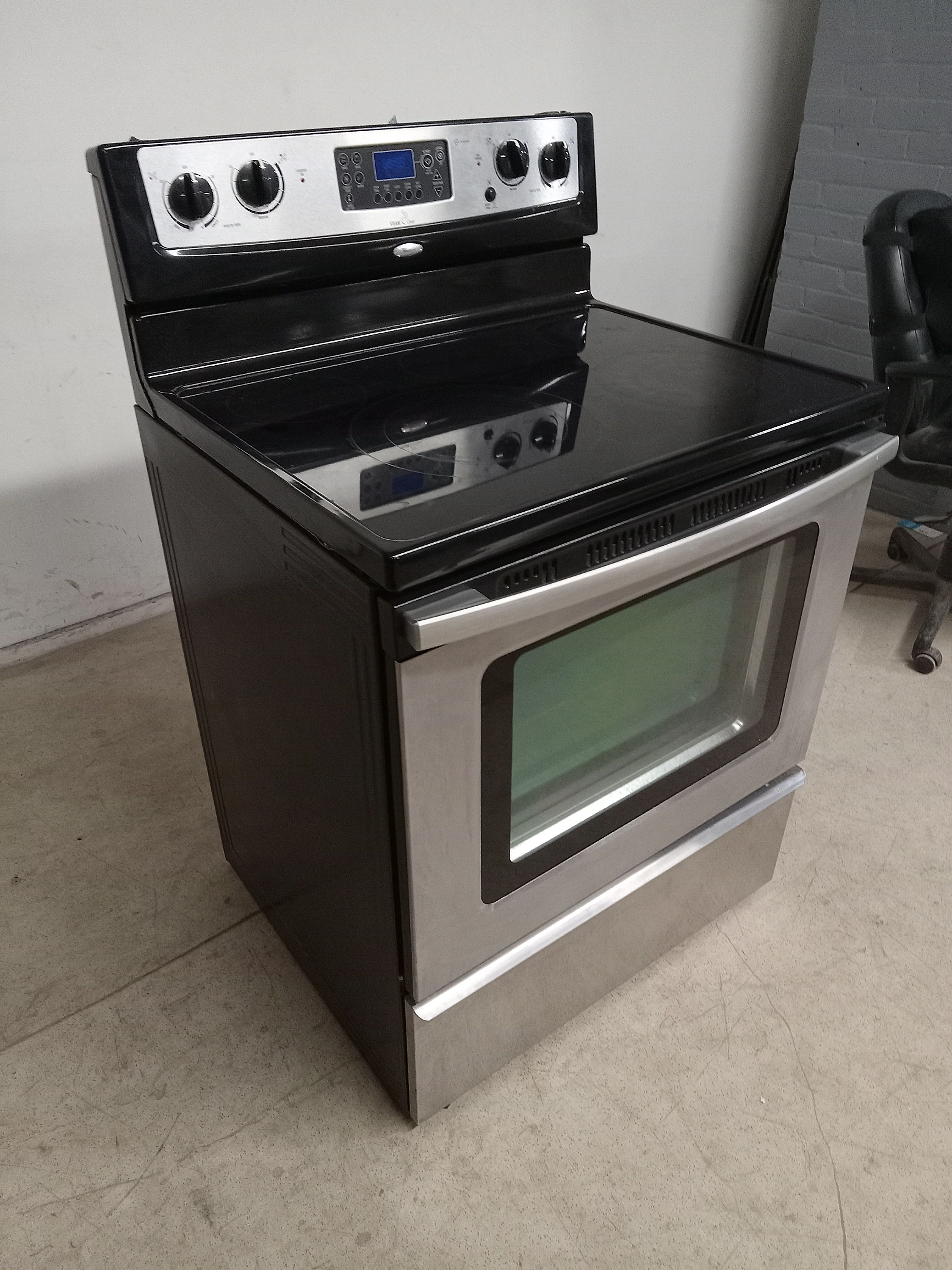 30"W Whirlpool Electric Stove - Image 5