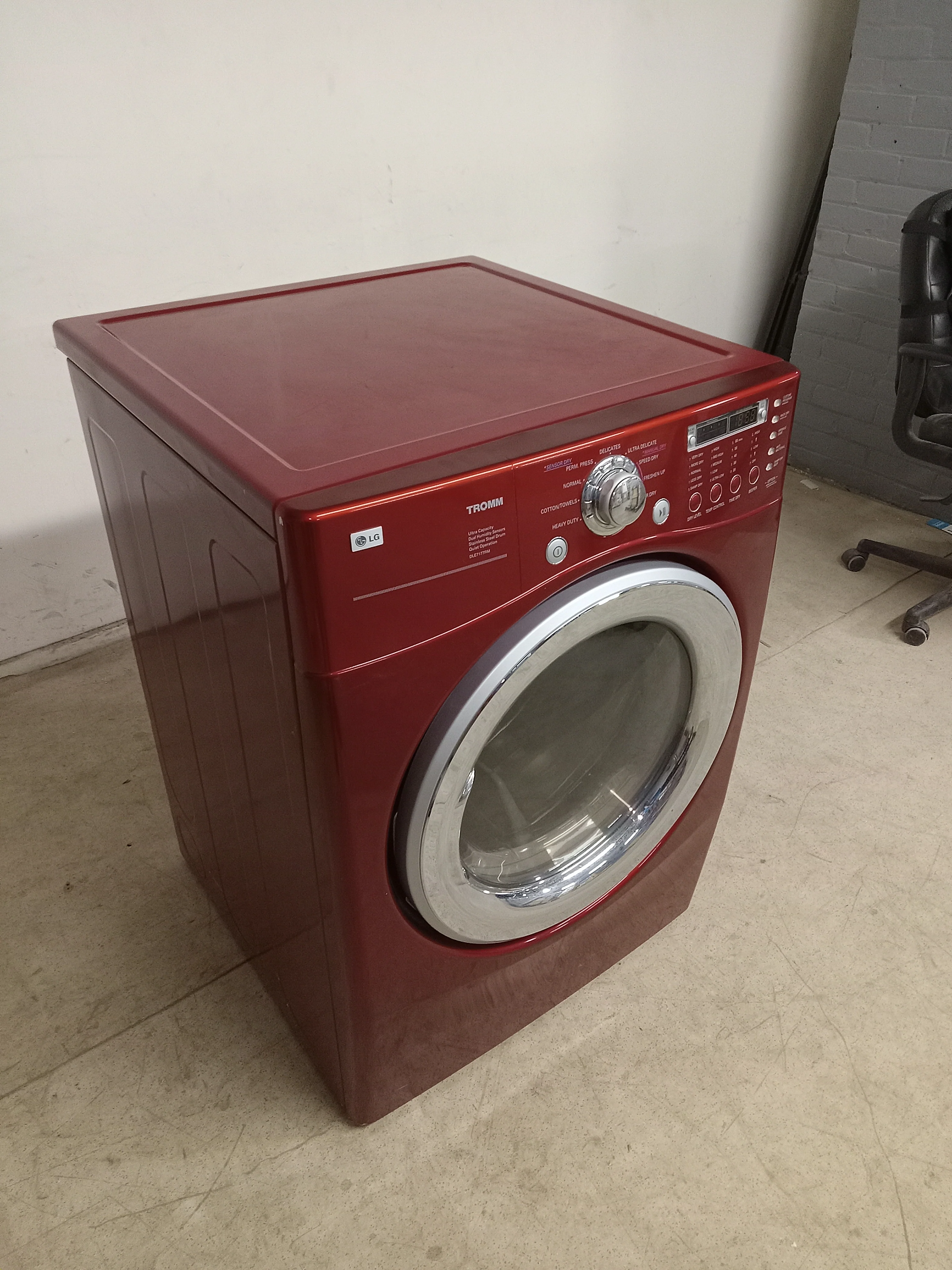 27"W Red LG Laundry Dryer - Image 5