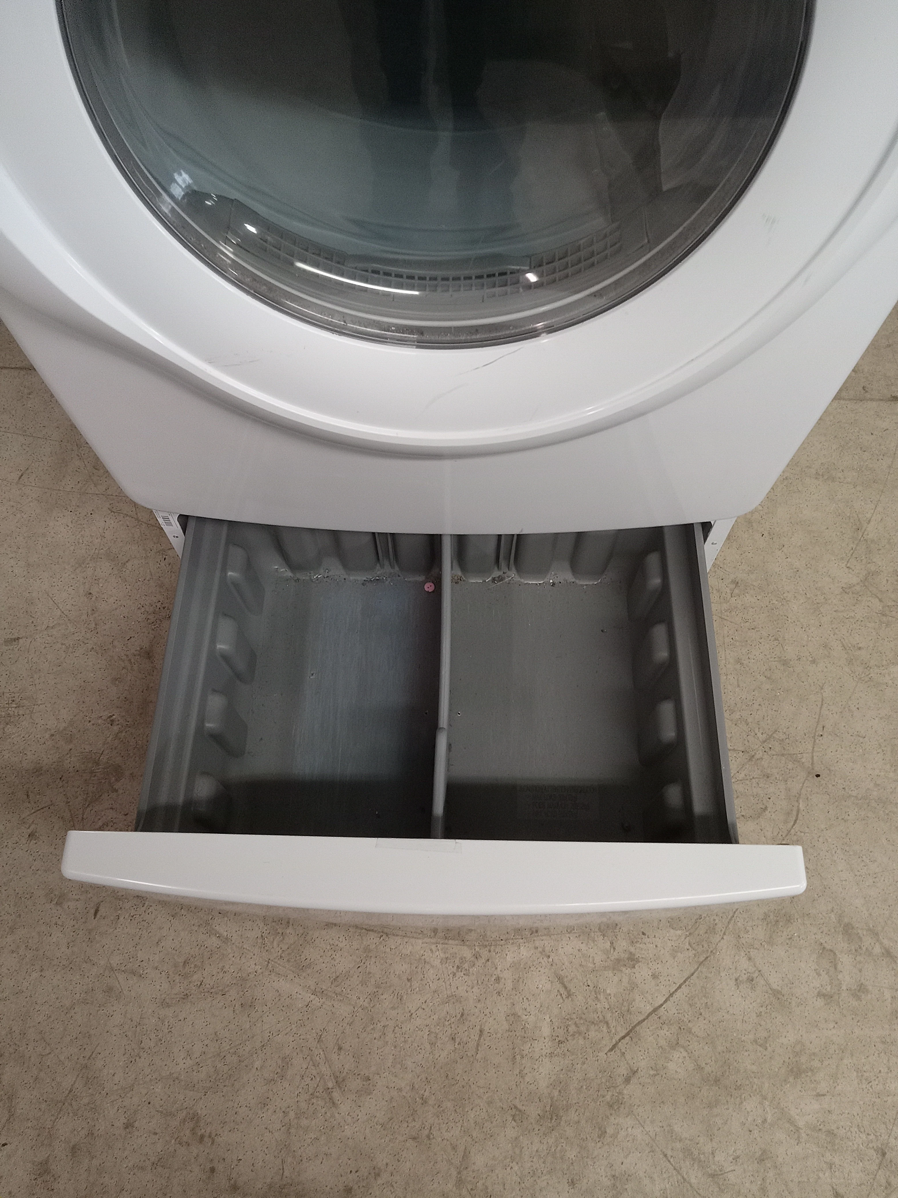 27"W Samsung Clothes Dryer - Image 5