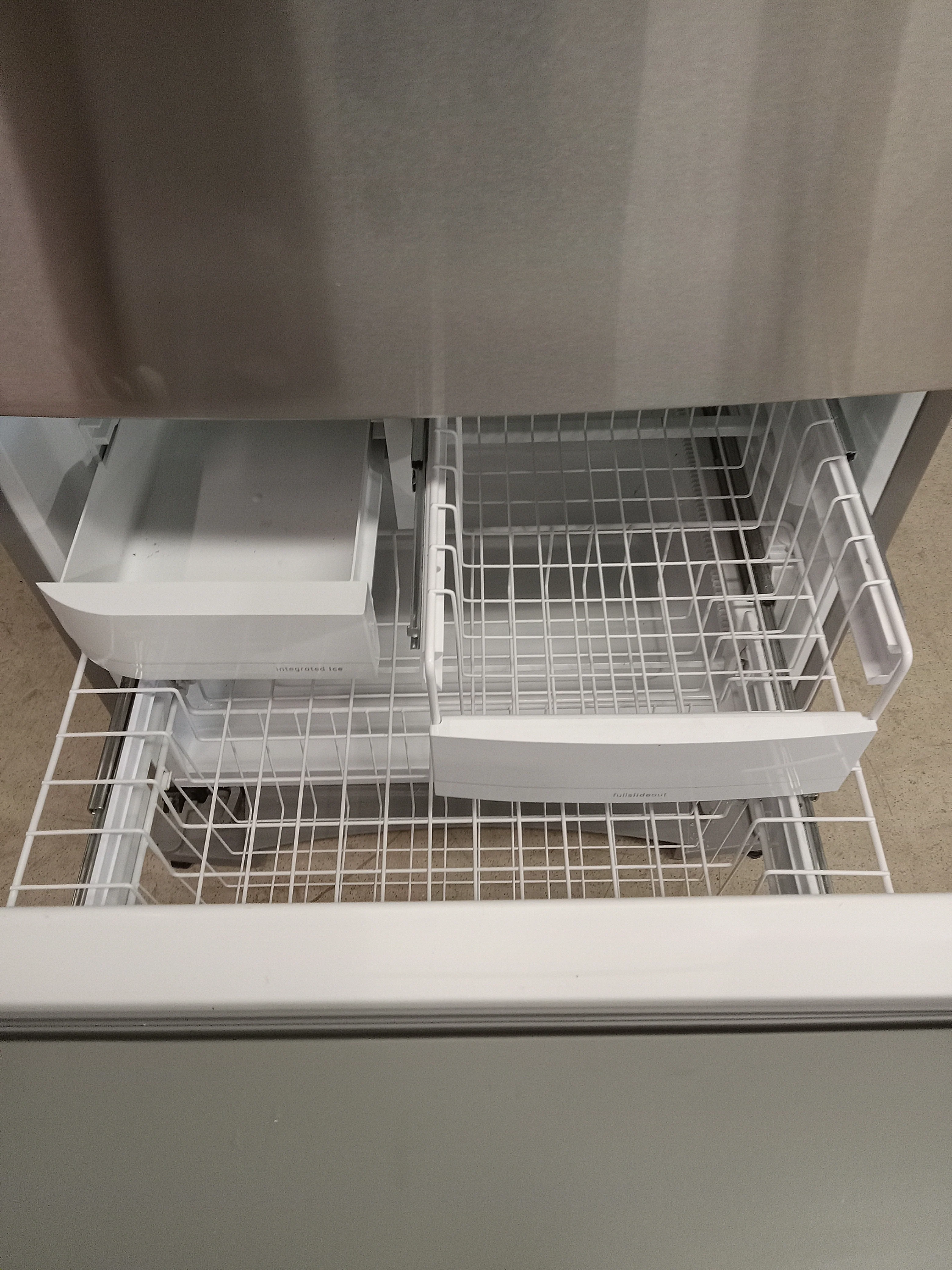 30"W General Electric Stainless Steel Refrigerator - Image 7