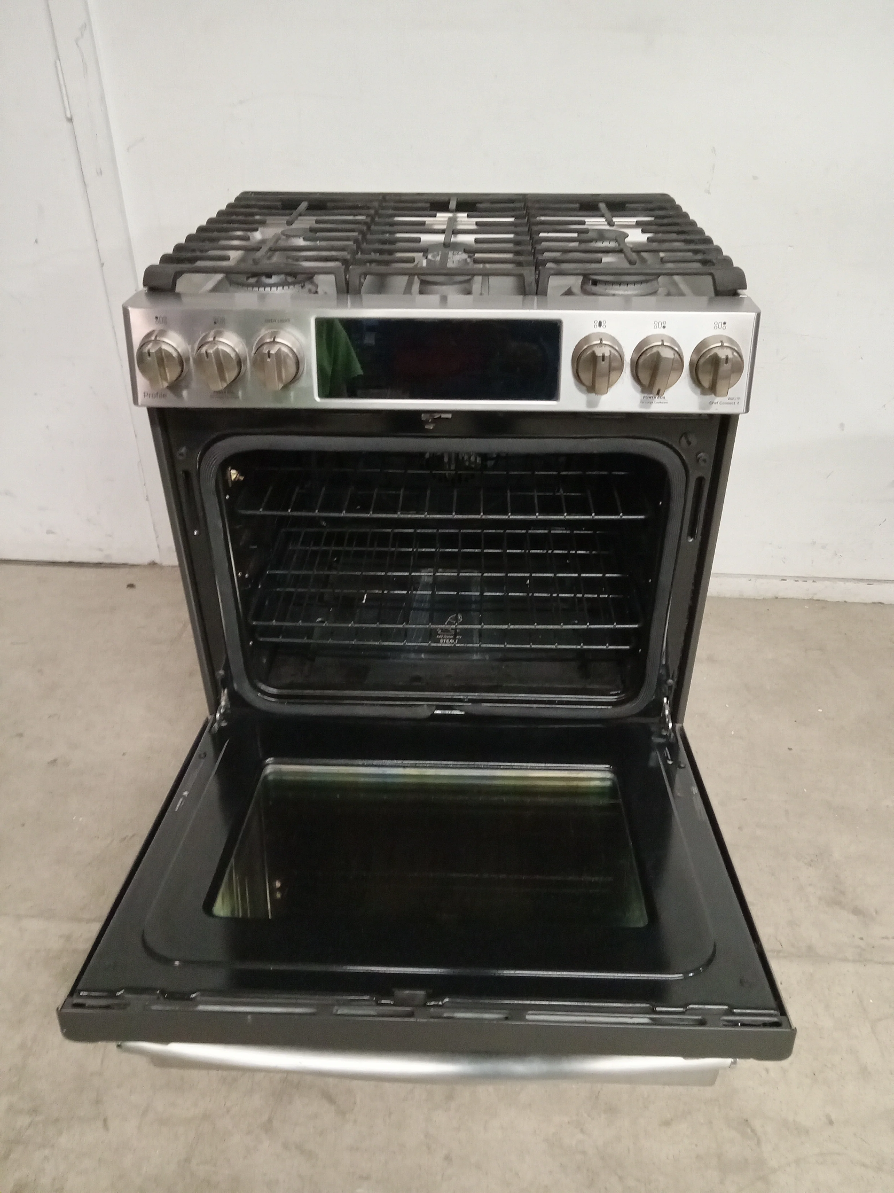 29.5"W General Electric Gas Stove - Image 2